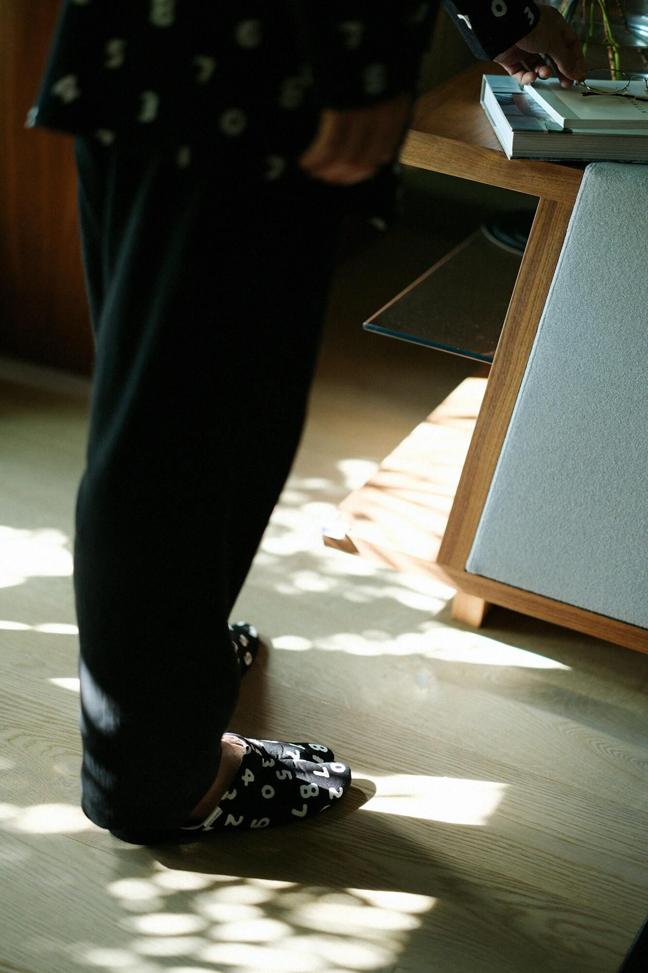 薄形的拖鞋塔布袜/so-su-u kon