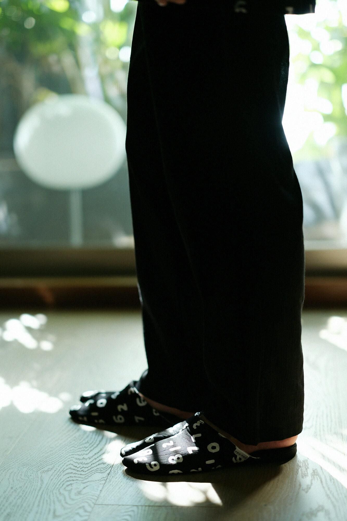 薄形的拖鞋塔布袜/so-su-u kon