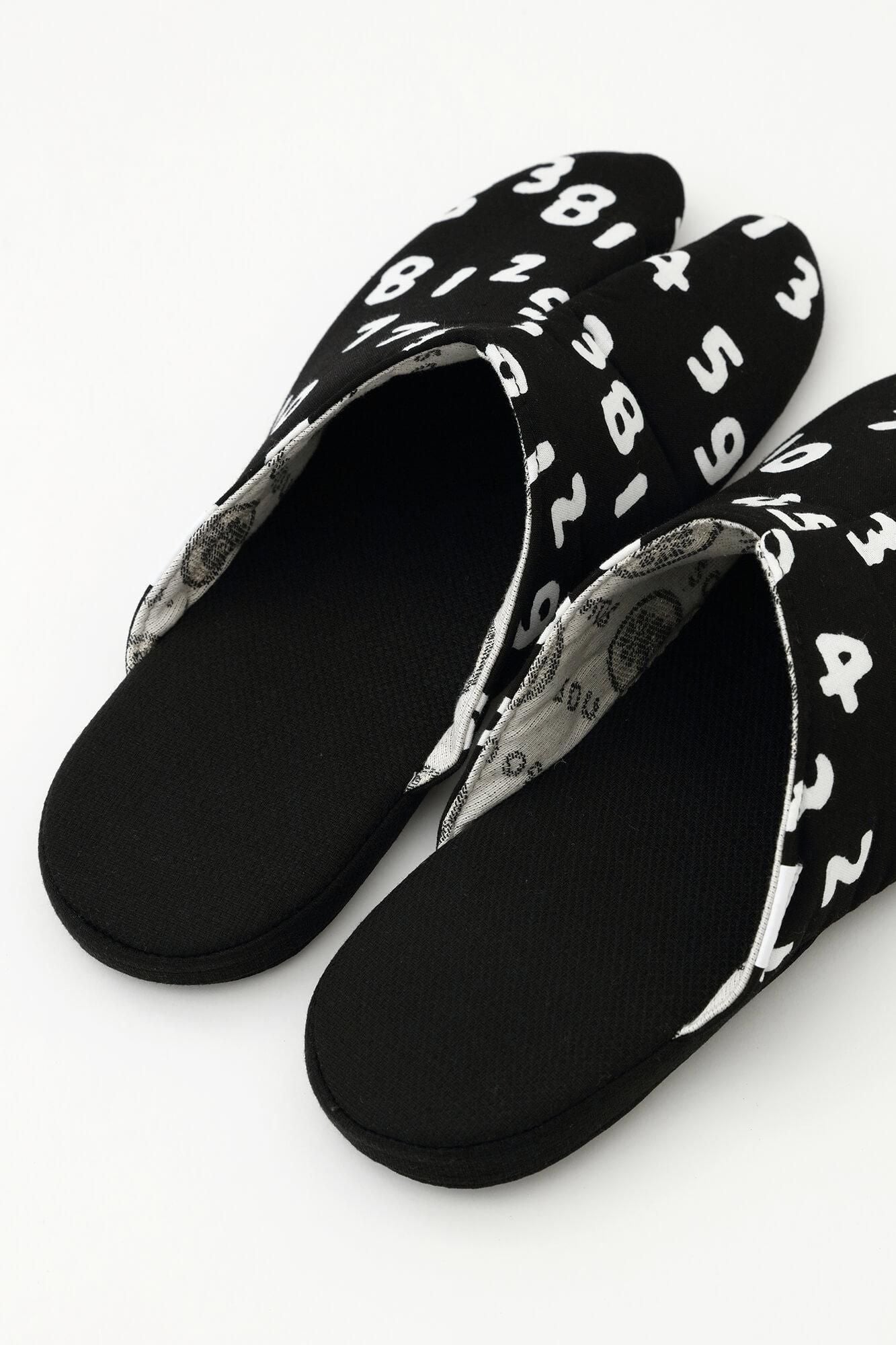 薄形的拖鞋塔布袜/so-su-u kon