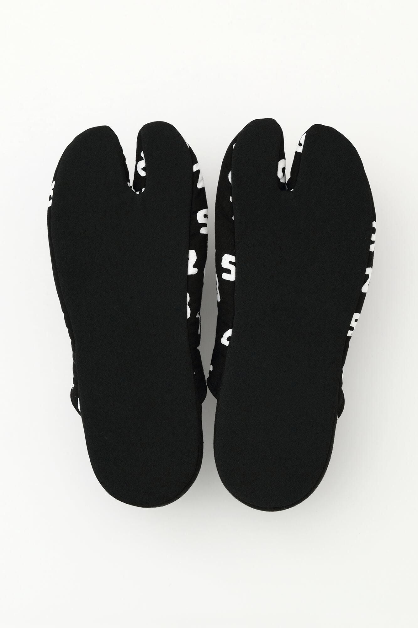 薄形的拖鞋塔布袜/so-su-u kon