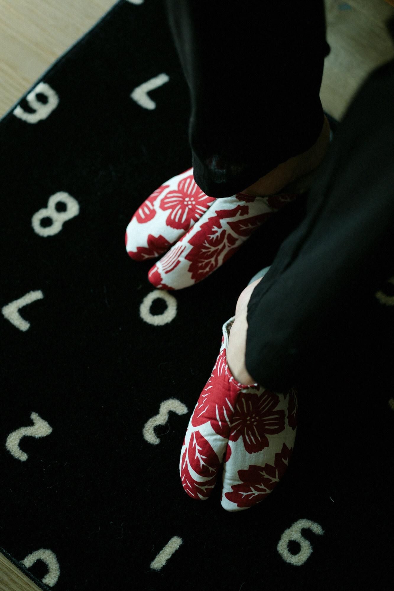 薄的形状拖鞋塔布袜/印刷品（Hanga）