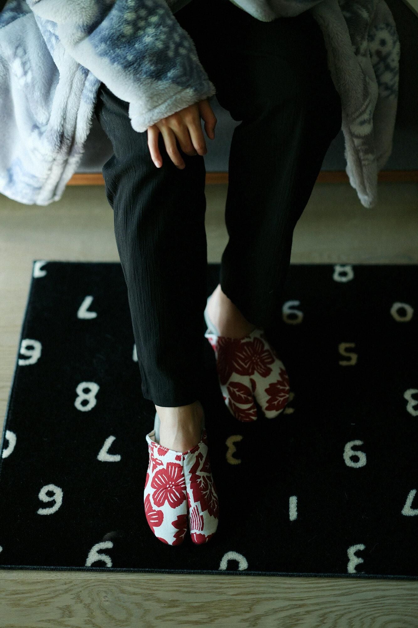 薄的形状拖鞋塔布袜/印刷品（Hanga）