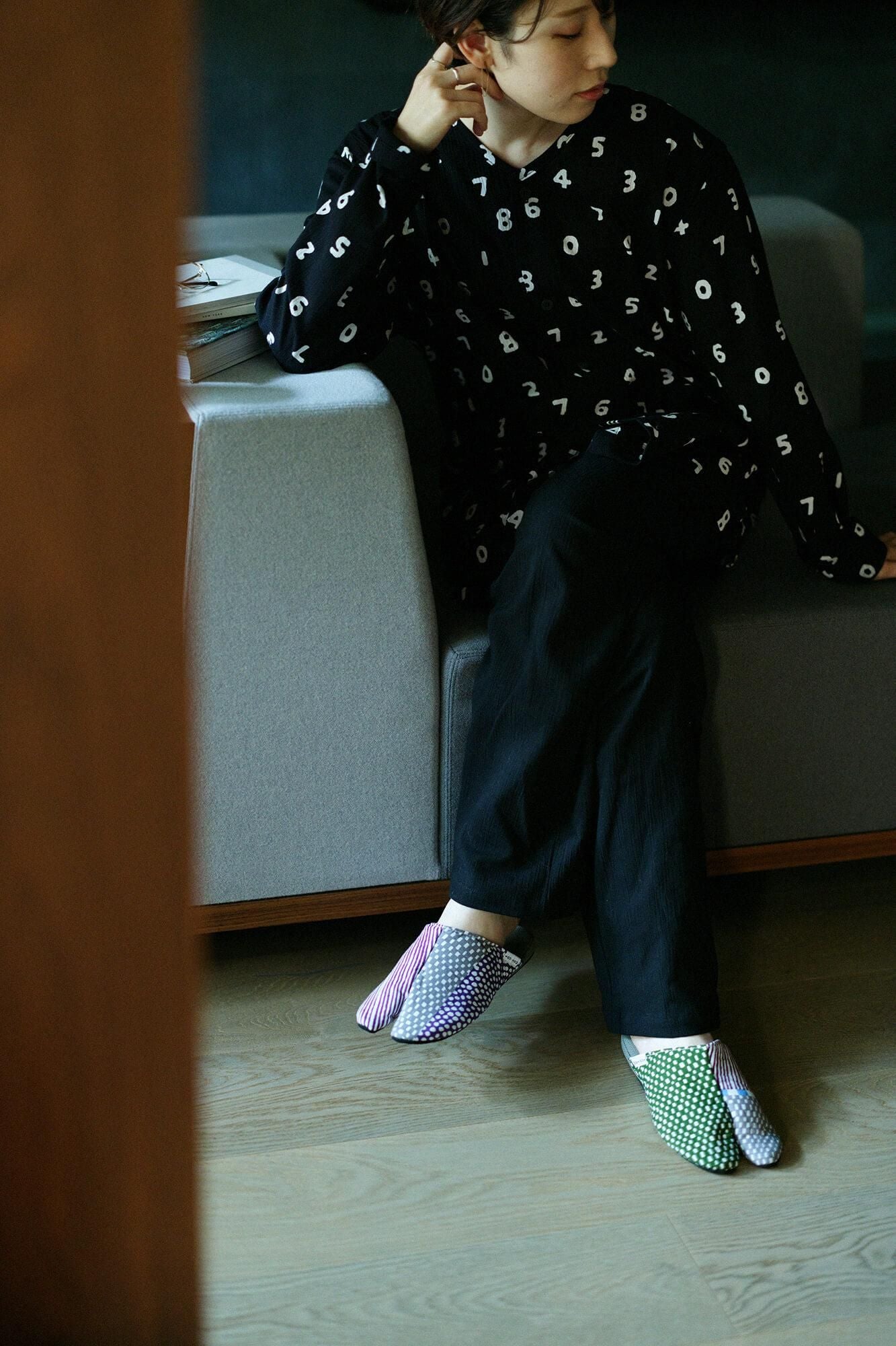 窄版室內分趾拖鞋／點線 川沿