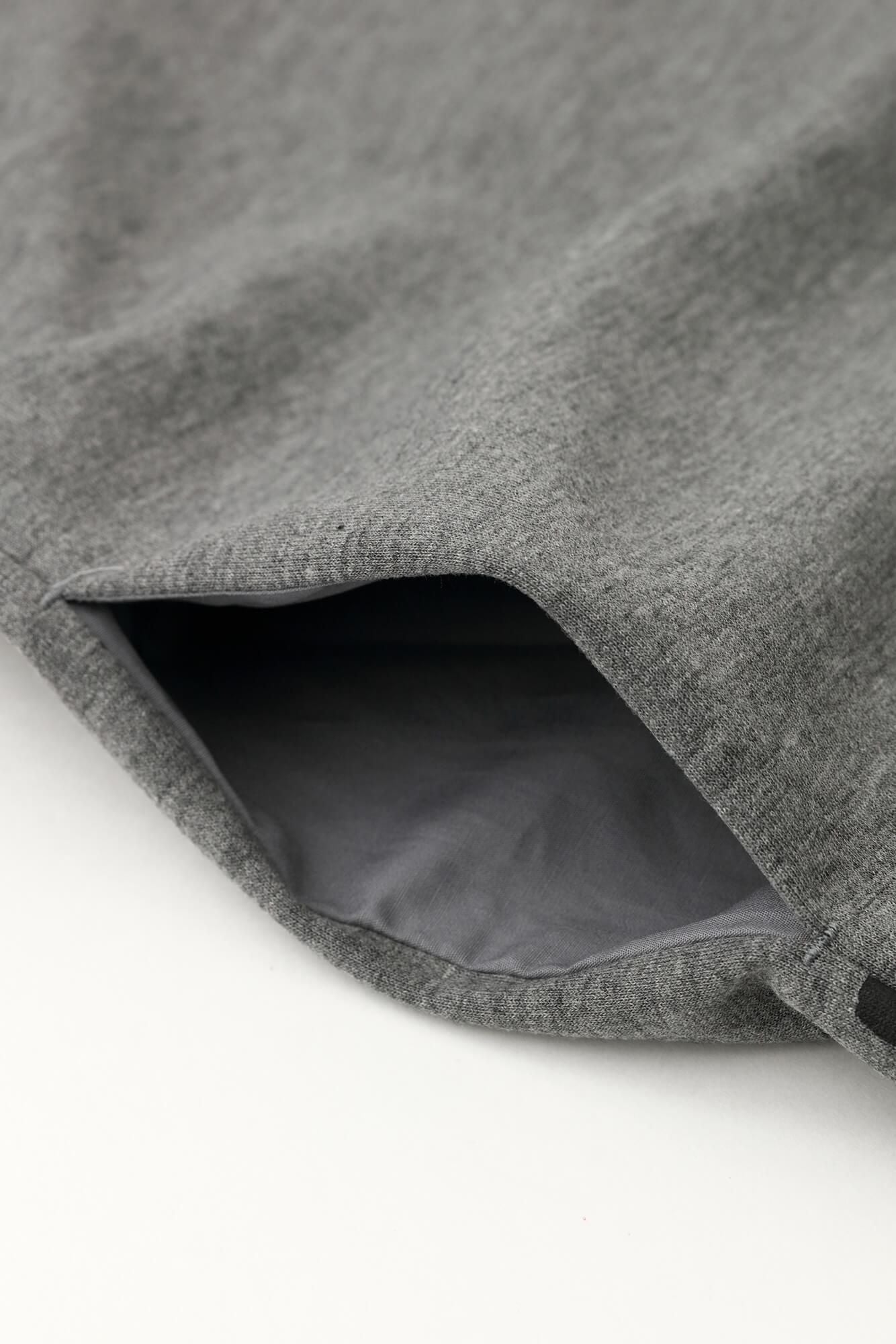 ウール混 両面編（りょうめんあみ） 長方形衣（ちょうほうけい） 肩線（かたせん）／SO-SU-Uと余白（よはく） 杢墨（もくずみ）