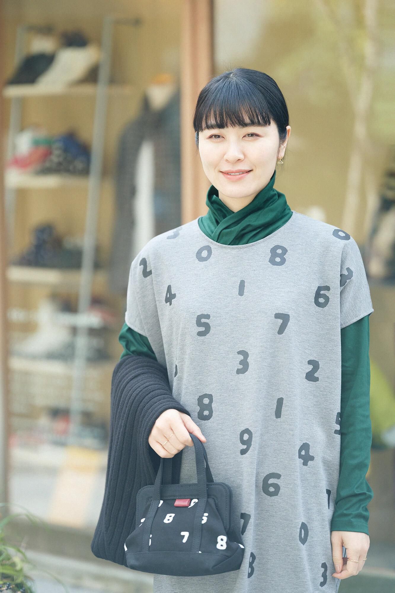 羊毛混合物，双面针织（ryomen ami）矩形长袍（chohokei）肩线/so-su-u mokuzumi（mokuzumi）