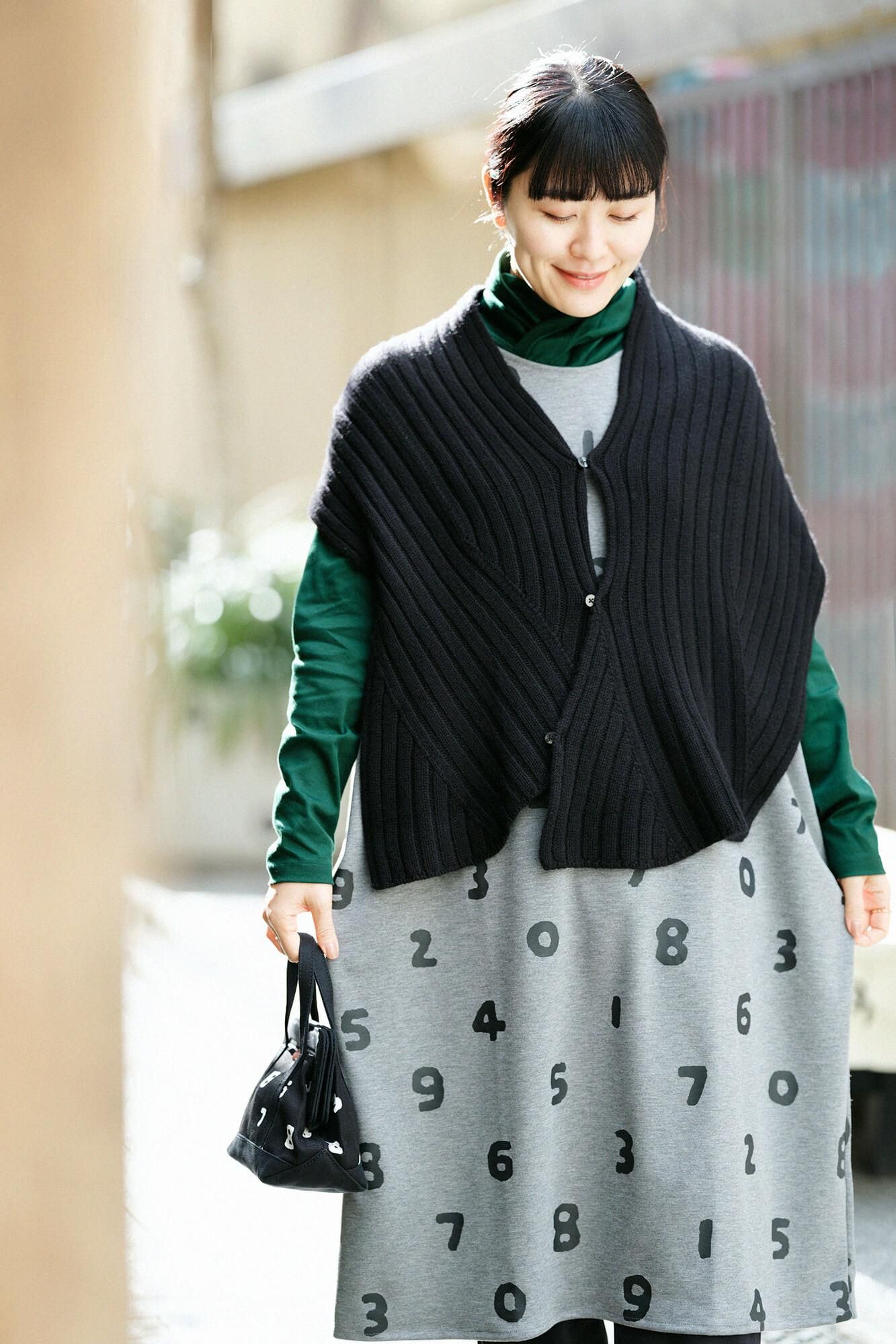 羊毛混合物，双面针织（ryomen ami）矩形长袍（chohokei）肩线/so-su-u mokuzumi（mokuzumi）