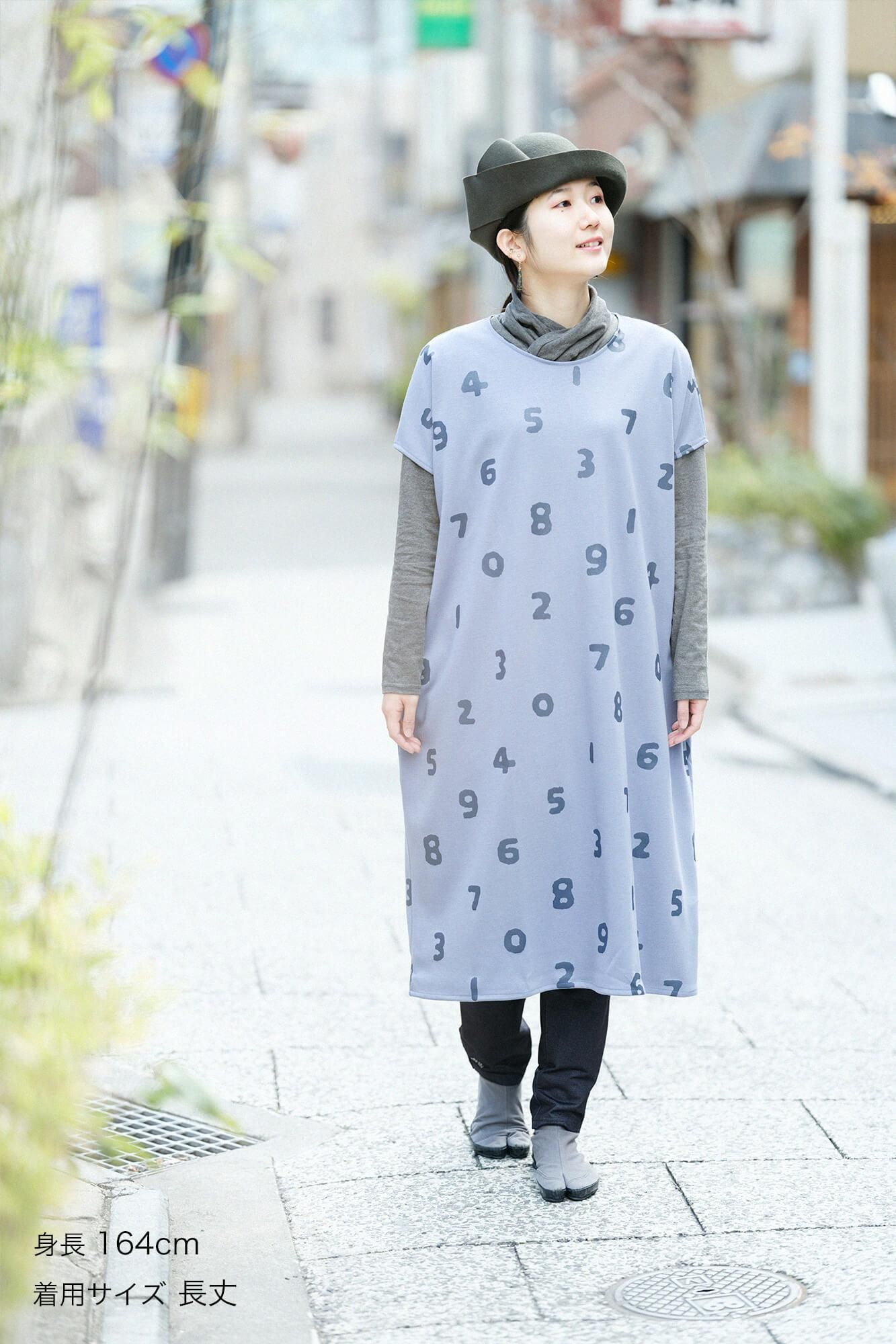 ウール混 両面編（りょうめんあみ） 長方形衣（ちょうほうけい） 肩線（かたせん）／SO-SU-U 縹鼠（はなだねず）