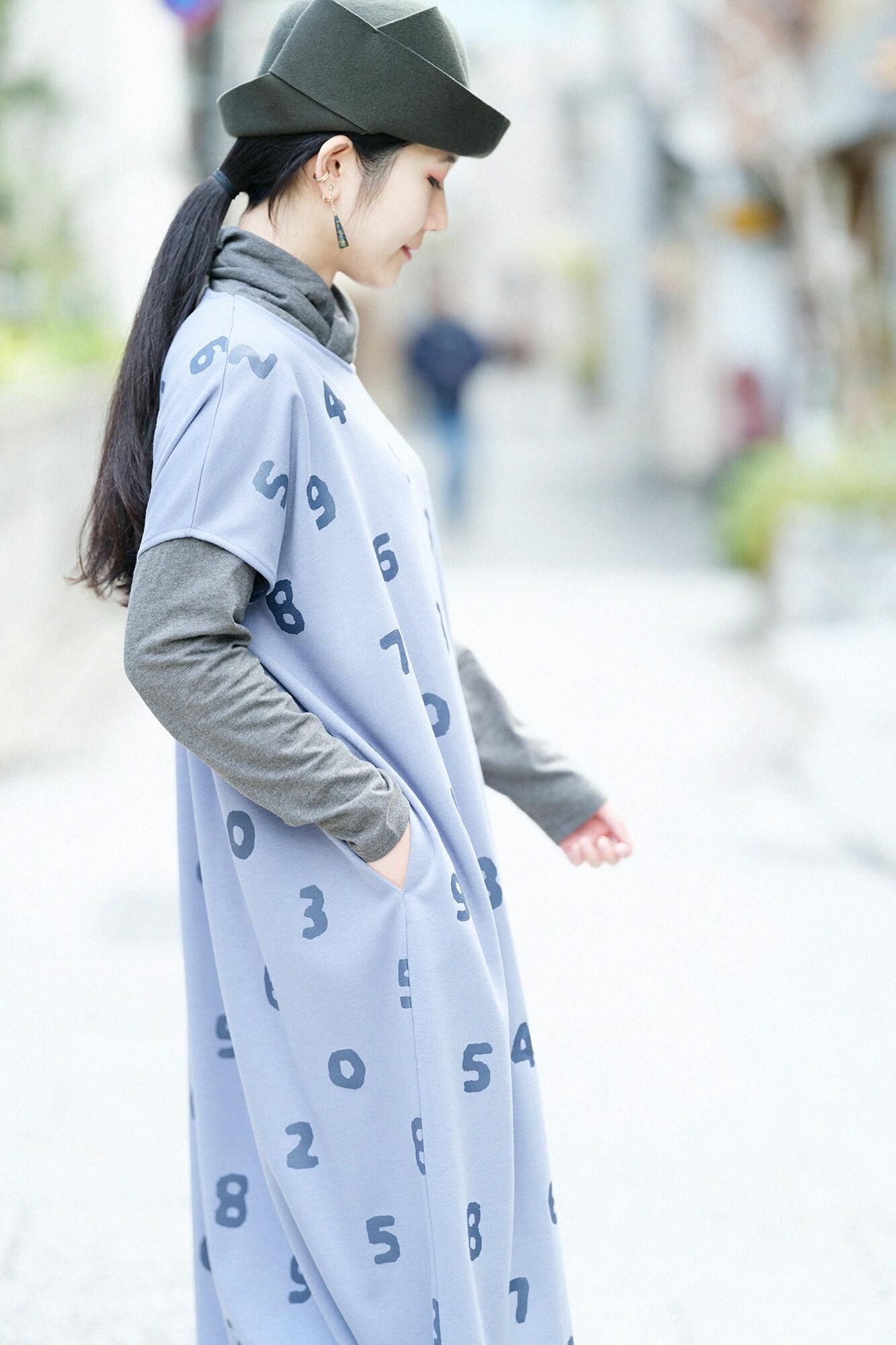 ウール混 両面編（りょうめんあみ） 長方形衣（ちょうほうけい） 肩線（かたせん）／SO-SU-U 縹鼠（はなだねず）