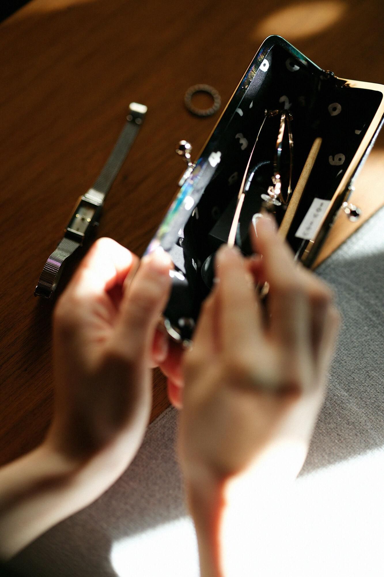 皮革口金包（橫長）／黑色×迷你SO-SU-U十數