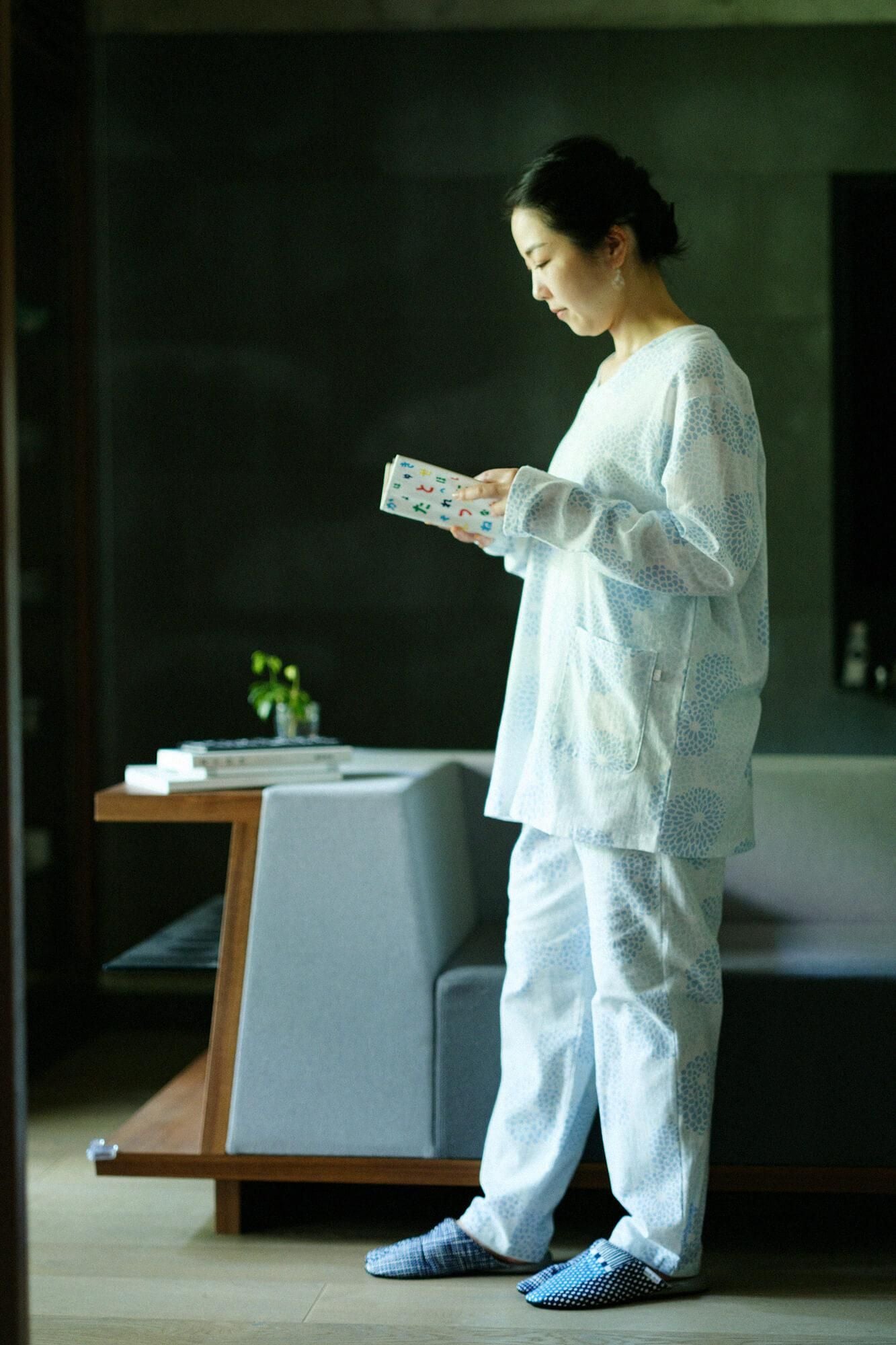 窄版室內分趾拖鞋／點線 青和