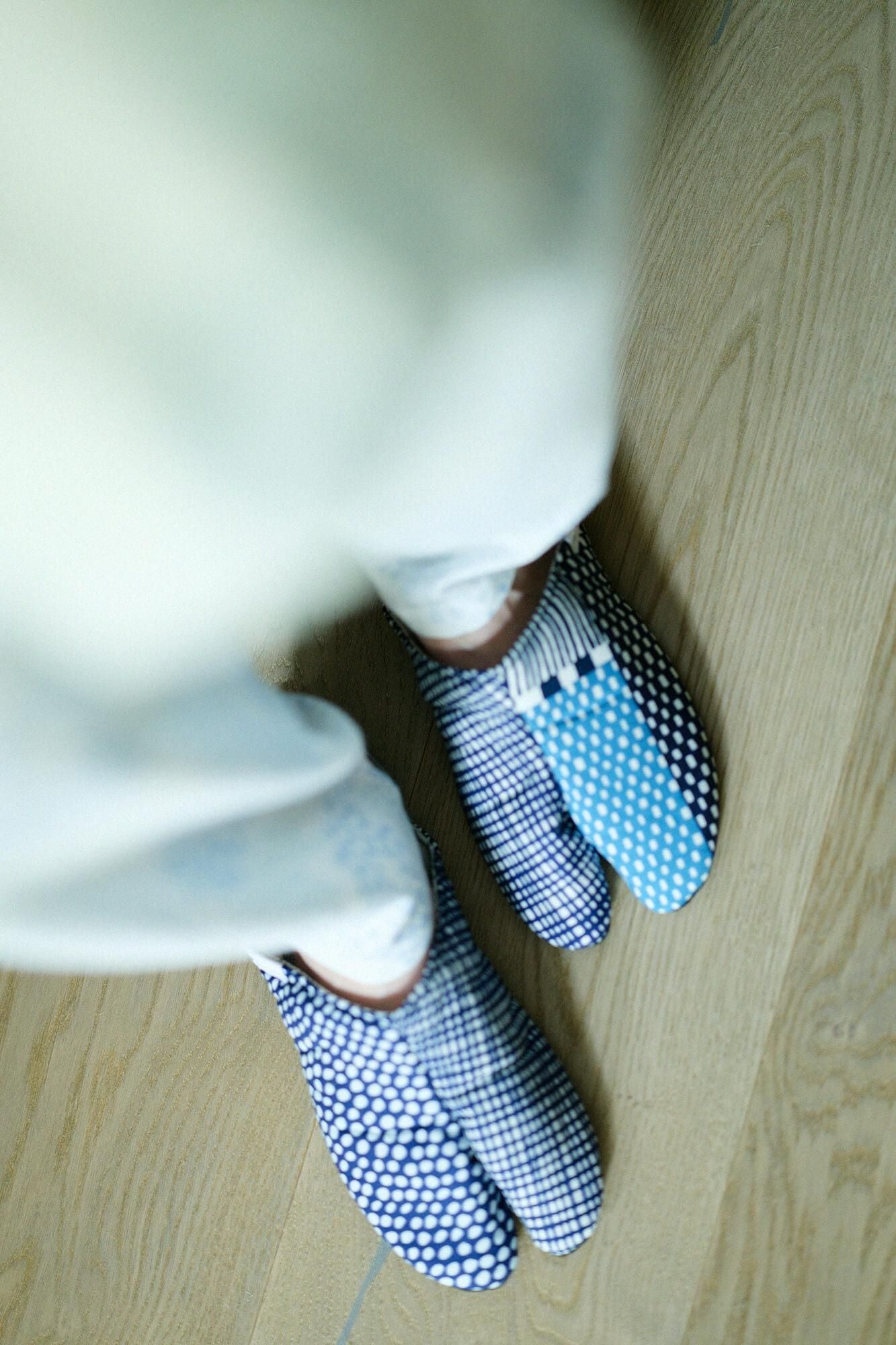 窄版室內分趾拖鞋／點線 青和