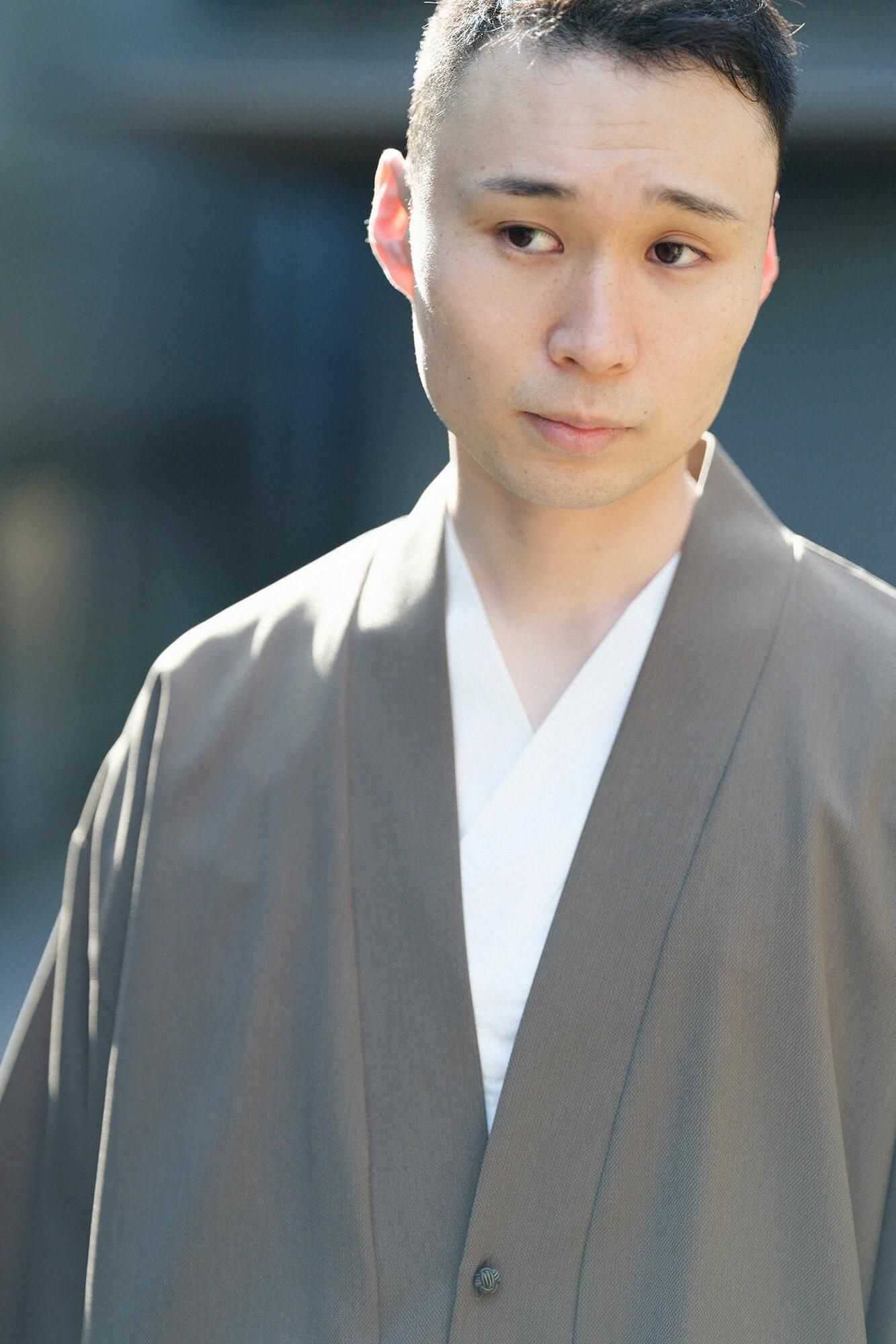 [Nur im Internet verfügbar] Geänderte Nanakoori-, Hakushakubaori-, Imperial-Ärmel (Kyuuchu Uode) / Seekiefernfarbe (Miruiro)