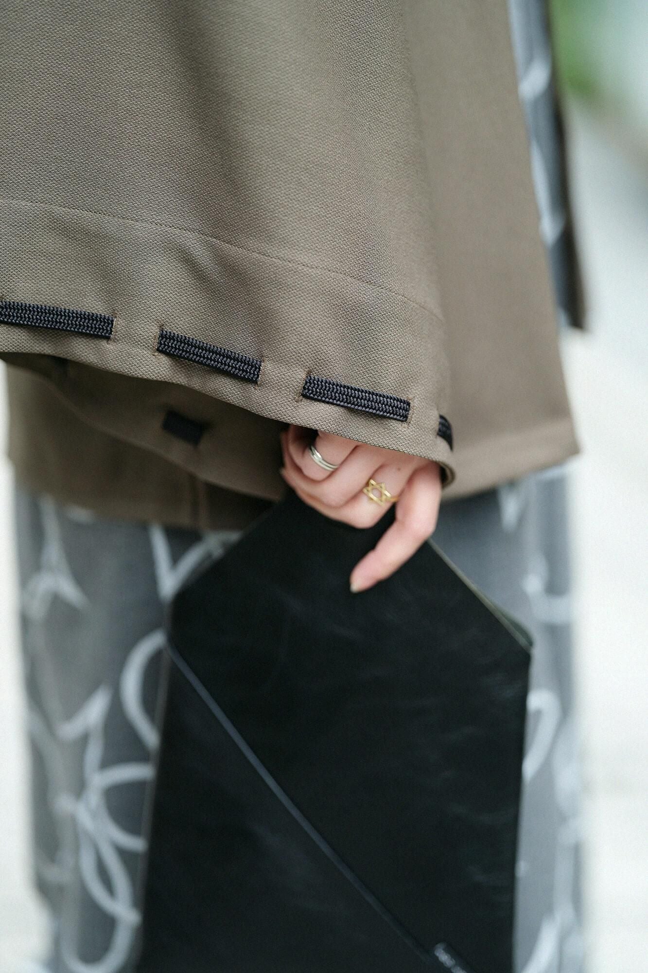 [Nur im Internet verfügbar] Geänderte Nanakoori-, Hakushakubaori-, Imperial-Ärmel (Kyuuchu Uode) / Seekiefernfarbe (Miruiro)