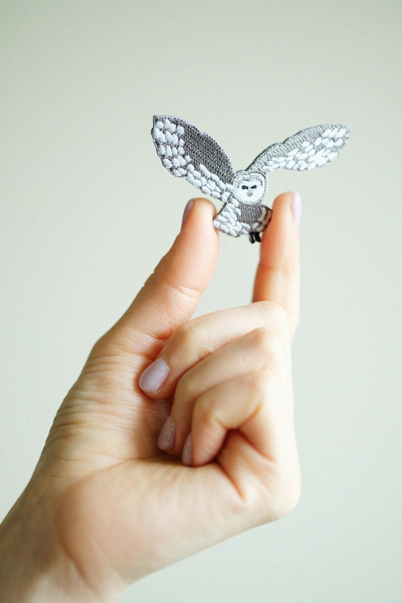 刺繍飾り（ししゅうかざり）／ふくろう 銀鼠（ぎんねず）