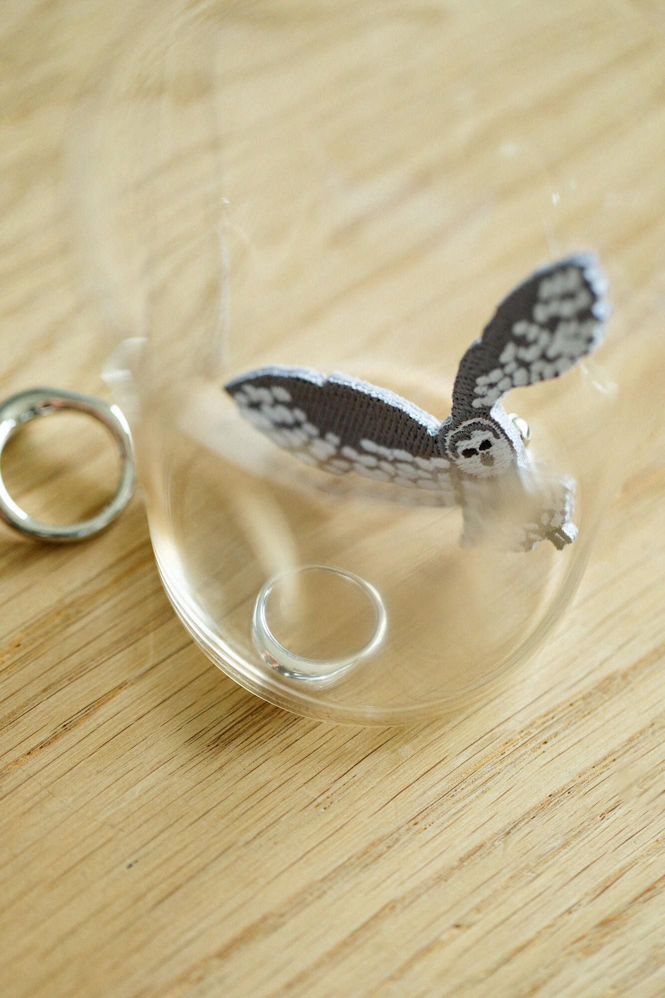 刺繍飾り（ししゅうかざり）／ふくろう 銀鼠（ぎんねず）