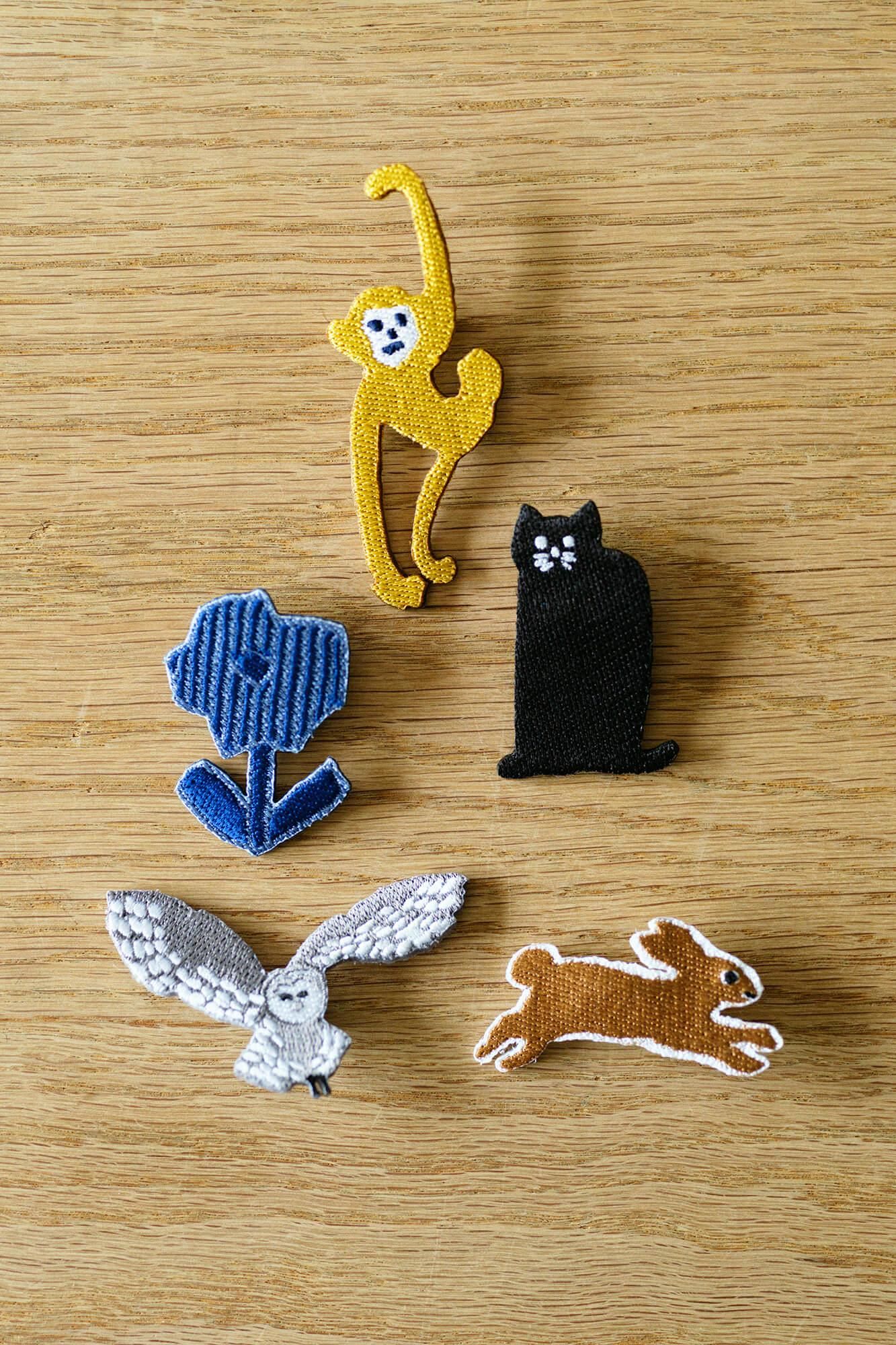 刺繍飾り（ししゅうかざり）／ふくろう 銀鼠（ぎんねず）