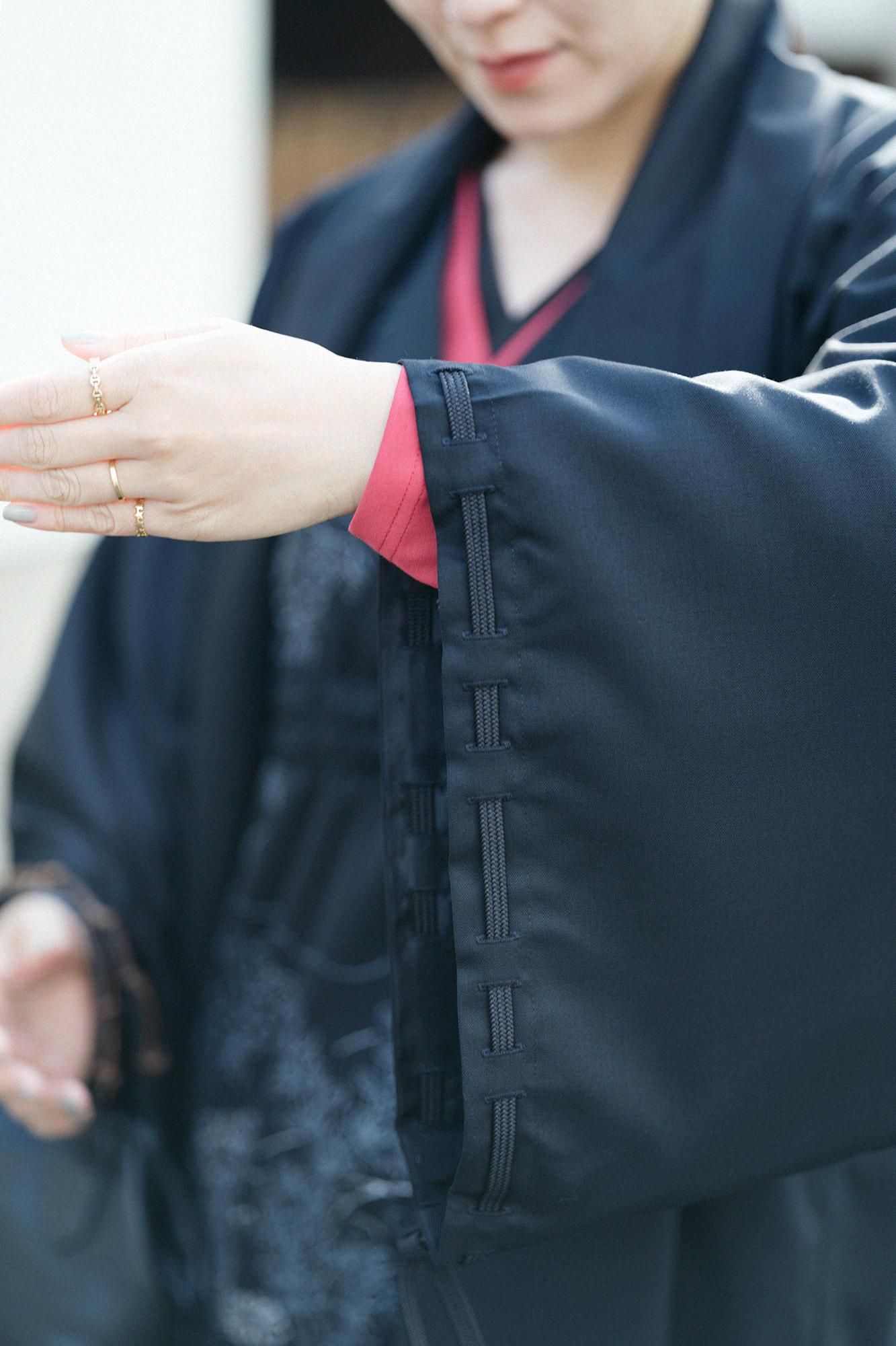 42双 梳毛（そもう） 宮中袖（きゅうちゅうそで） 可逆（かぎゃく）／濡羽色（ぬればいろ）