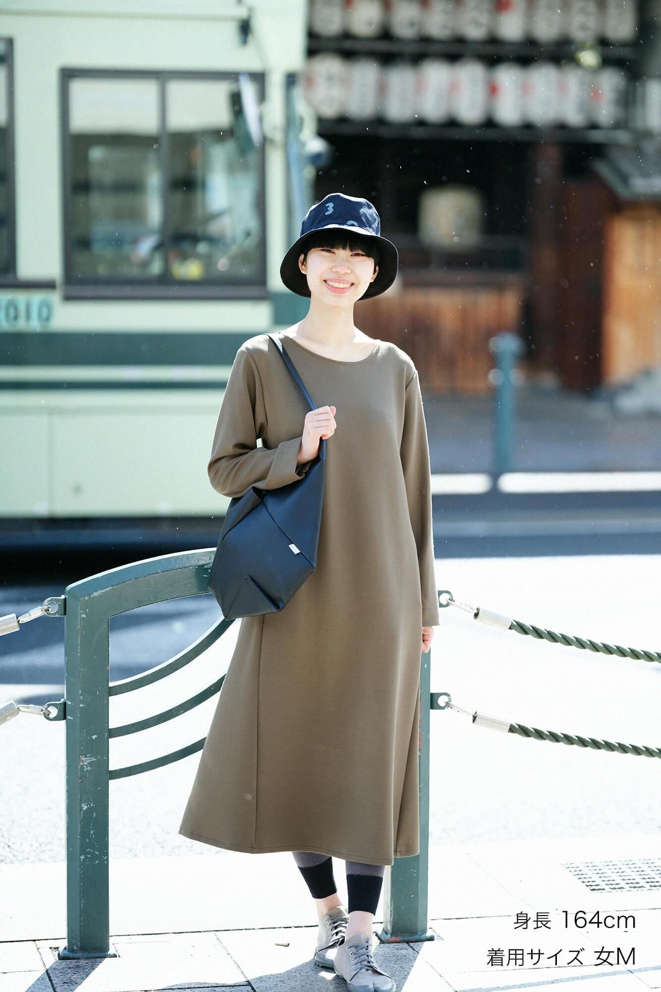 【net限定】ダンボールニット L/Sワンピース ミモレ丈／海松色（みるいろ）