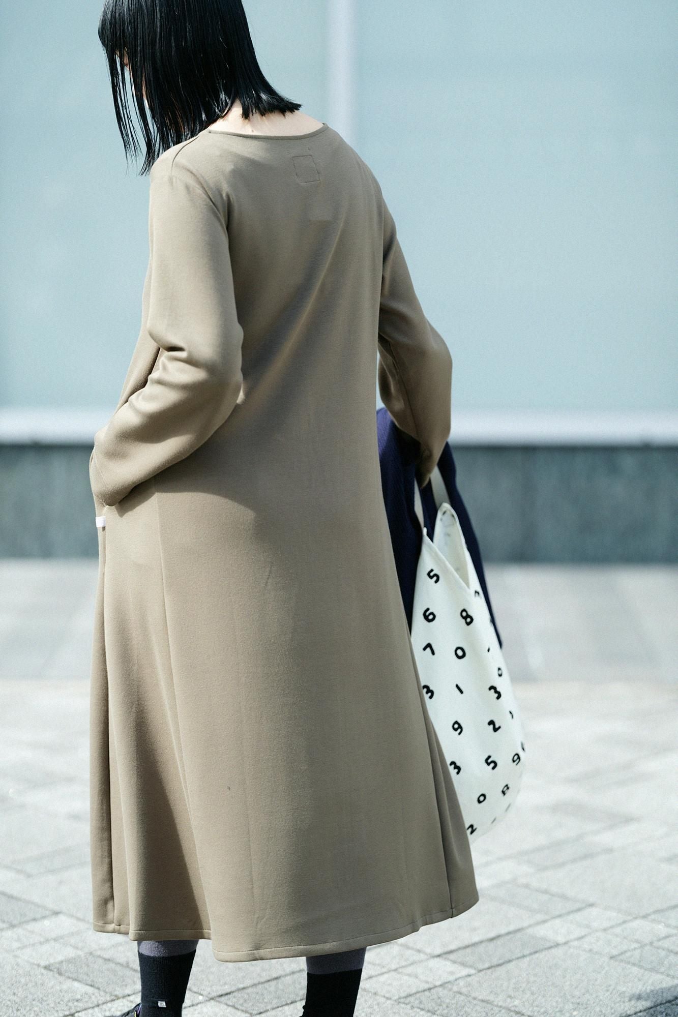 【net限定】ダンボールニット L/Sワンピース ミモレ丈／海松色（みるいろ）