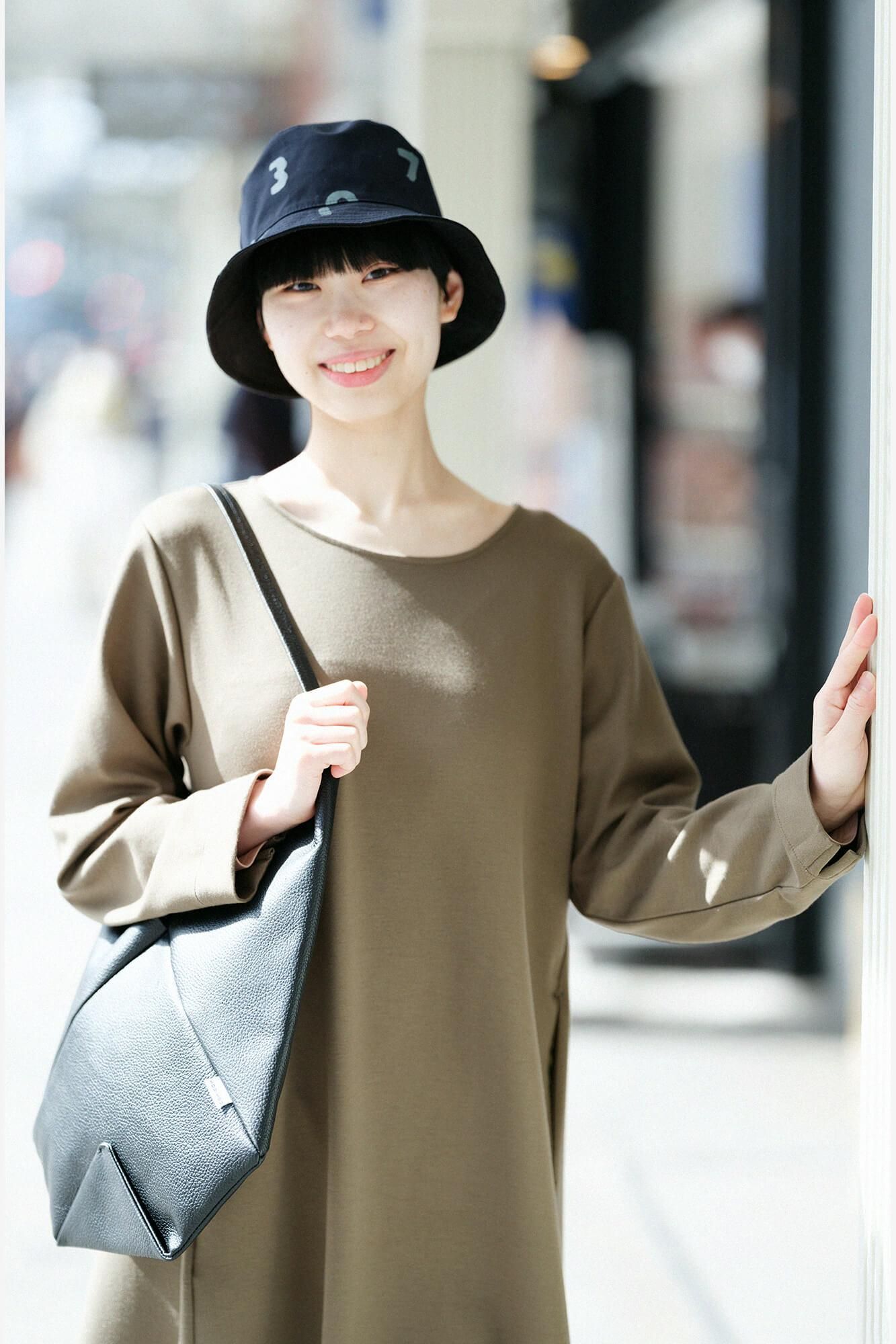 【net限定】ダンボールニット L/Sワンピース ミモレ丈／海松色（みるいろ）