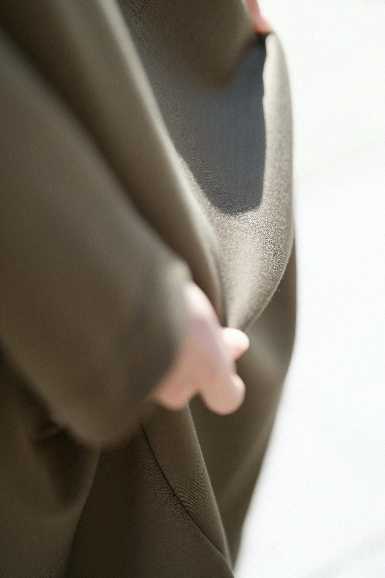 【net限定】ダンボールニット L/Sワンピース ミモレ丈／海松色（みるいろ）