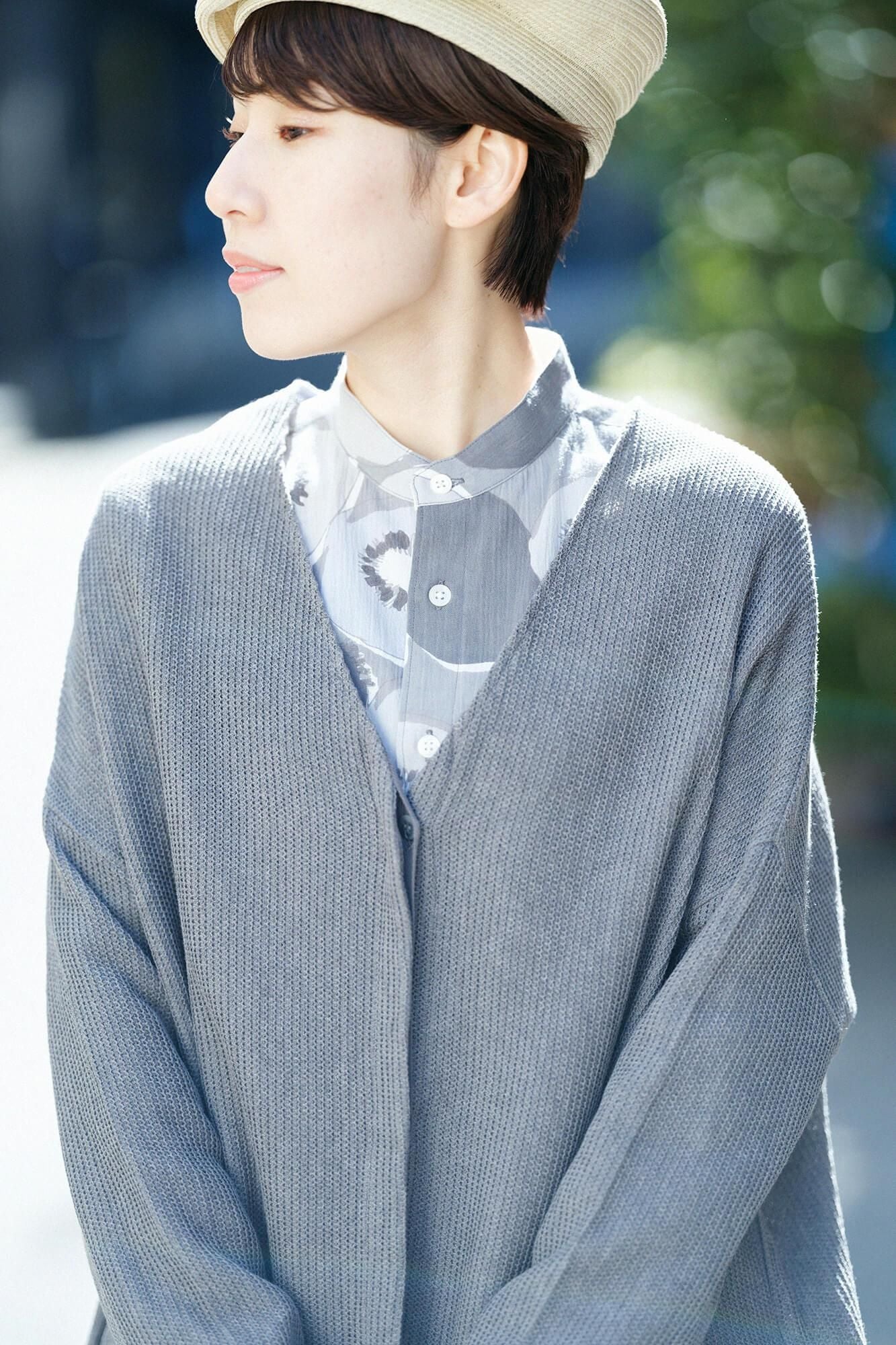 拉舍爾經編V領 輕型外套/薄灰色