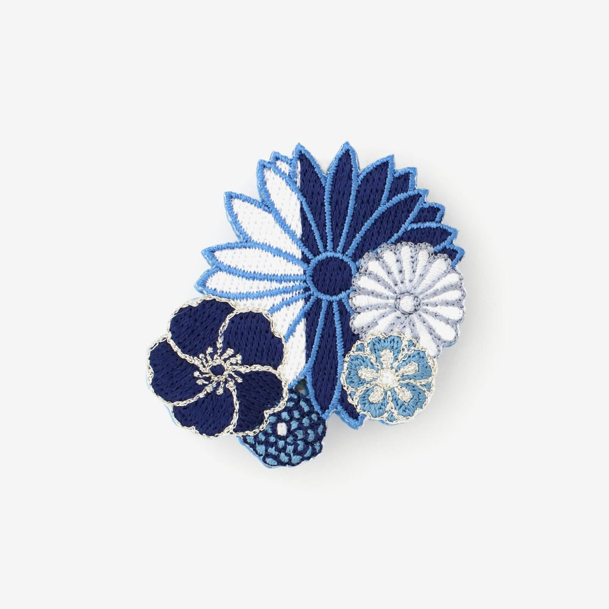 【繍】　★ 織繍 杏黄緞地五爪龍紋袍 ★　清朝期　昇龍 祥雲 刺繍文様　明清繍品 繍】 ☆ 織繍 杏黄緞地五爪龍紋袍 ☆ 清朝期 昇