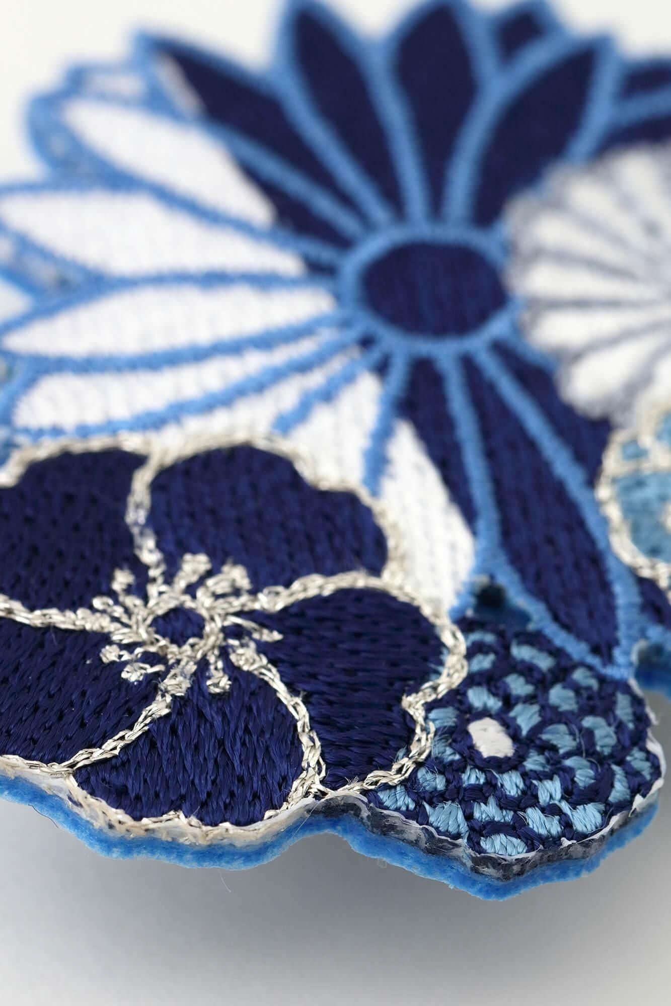 花柄刺繍キルティングラウンドスリング　Sサイズ 刺繍飾り（ししゅうかざり）／金襴緞子（きんらんどんす） 涼（りょう）