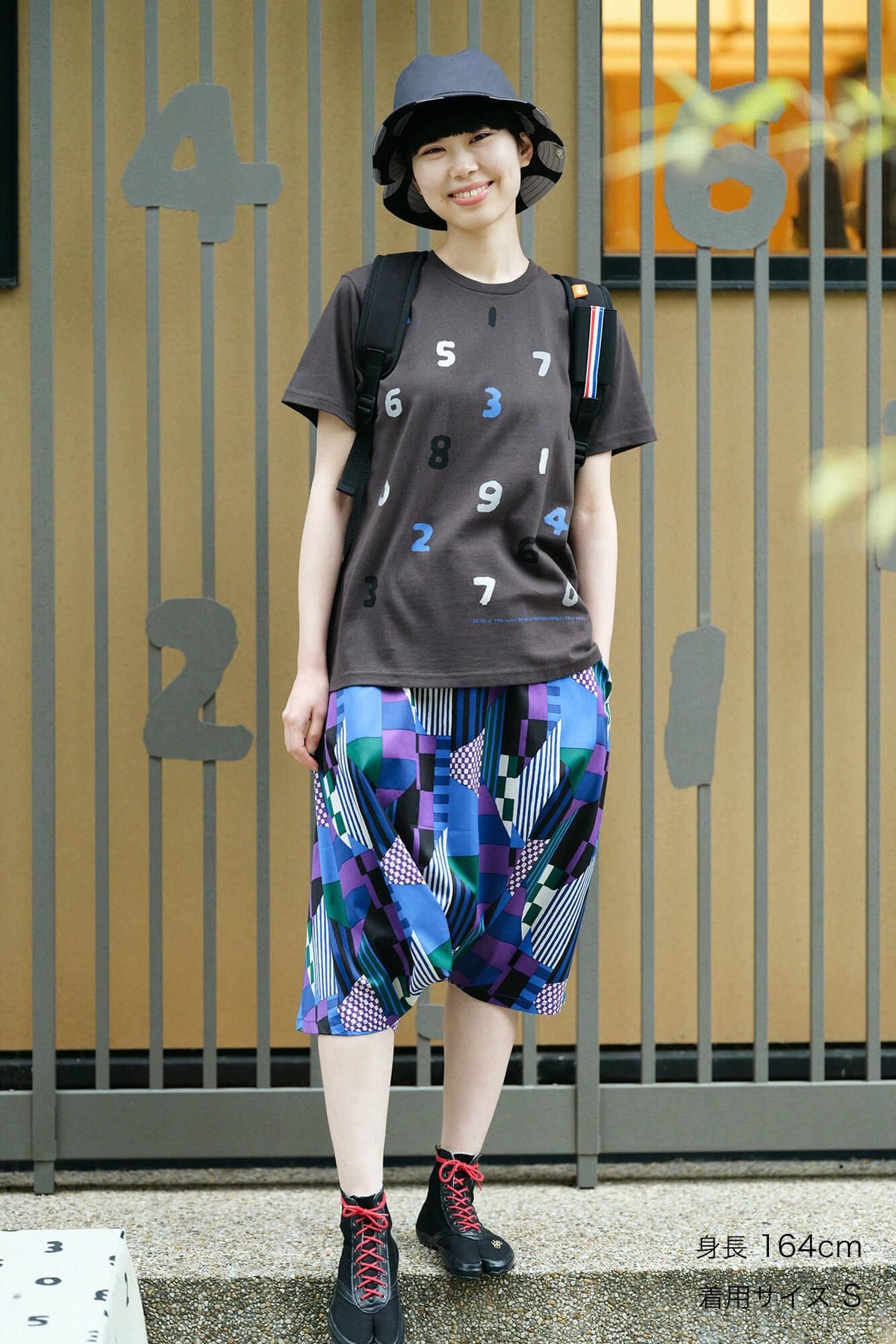 [Versand voraussichtlich um den 28. April]SO-SU-U Yotsumi Kurzarm-T-Shirt [5.0]/Rauchschwarz