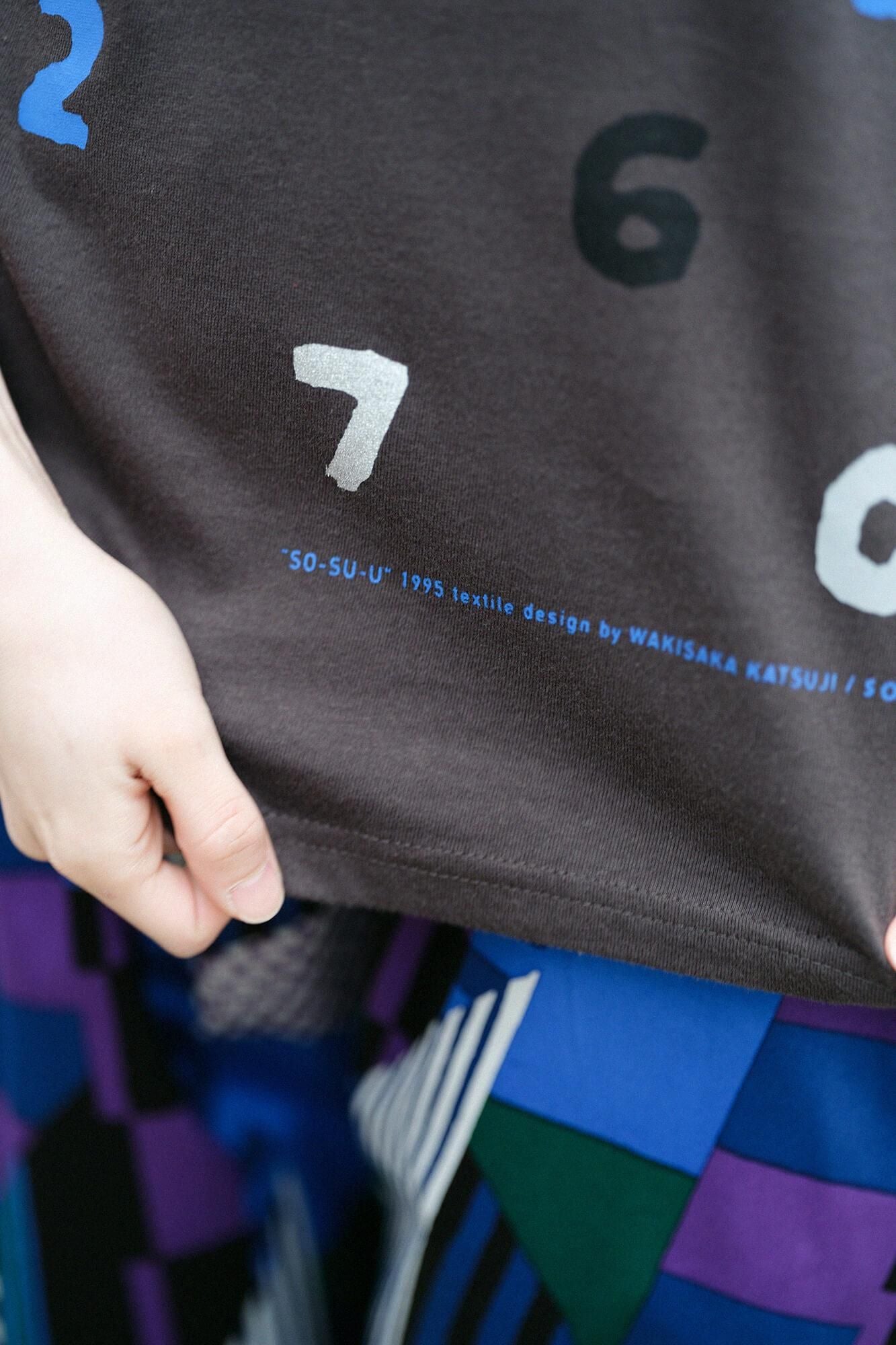 [Versand voraussichtlich um den 28. April]SO-SU-U Yotsumi Kurzarm-T-Shirt [5.0]/Rauchschwarz