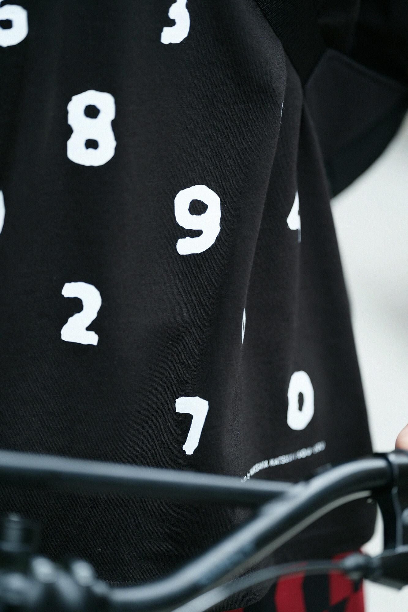 SO-SU-U Short Sleeve T-shirt [5.0]/ Black