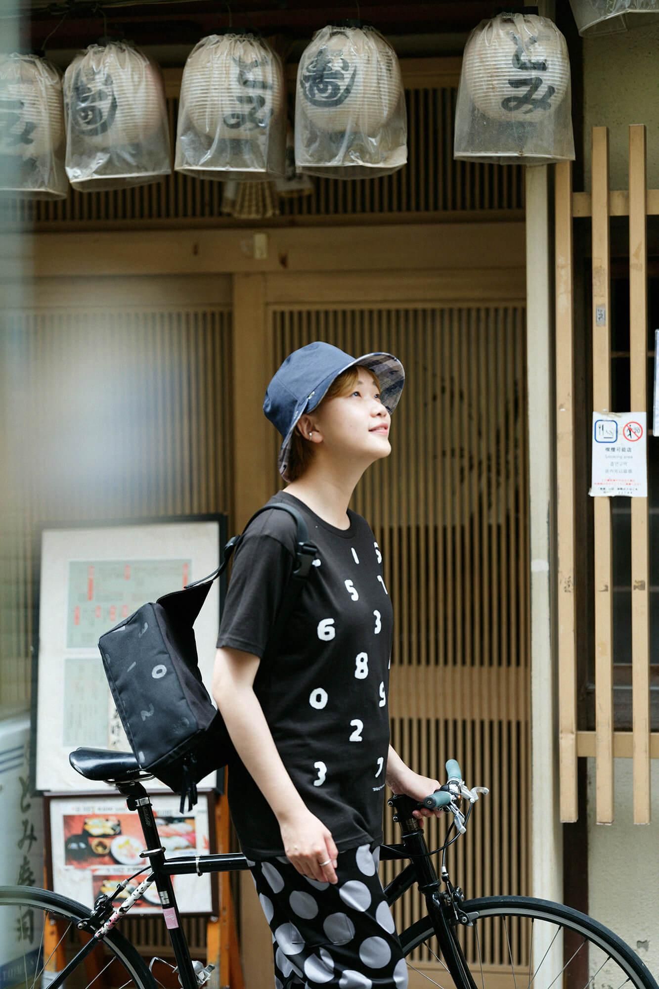 SO-SU-U Short Sleeve T-shirt [5.0]/ Black