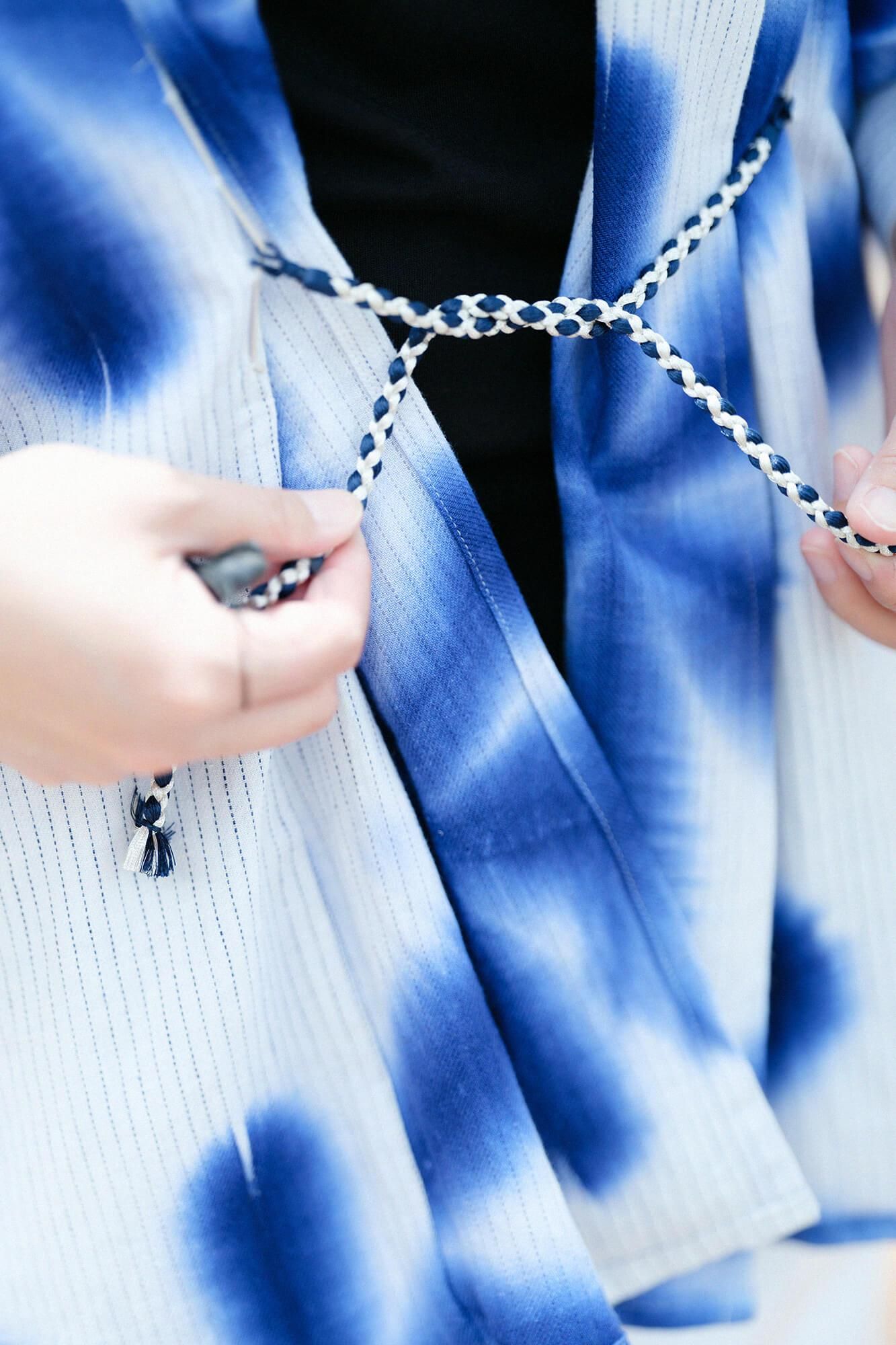 Hirondelle, coton et lin, manches mojiri, vêtements courts, fleur simple / neige, bleu foncé