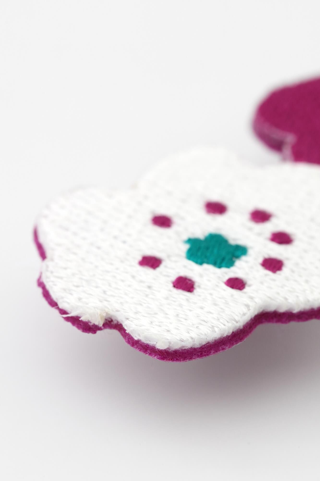 Embroidery Brooch / Smile Pink