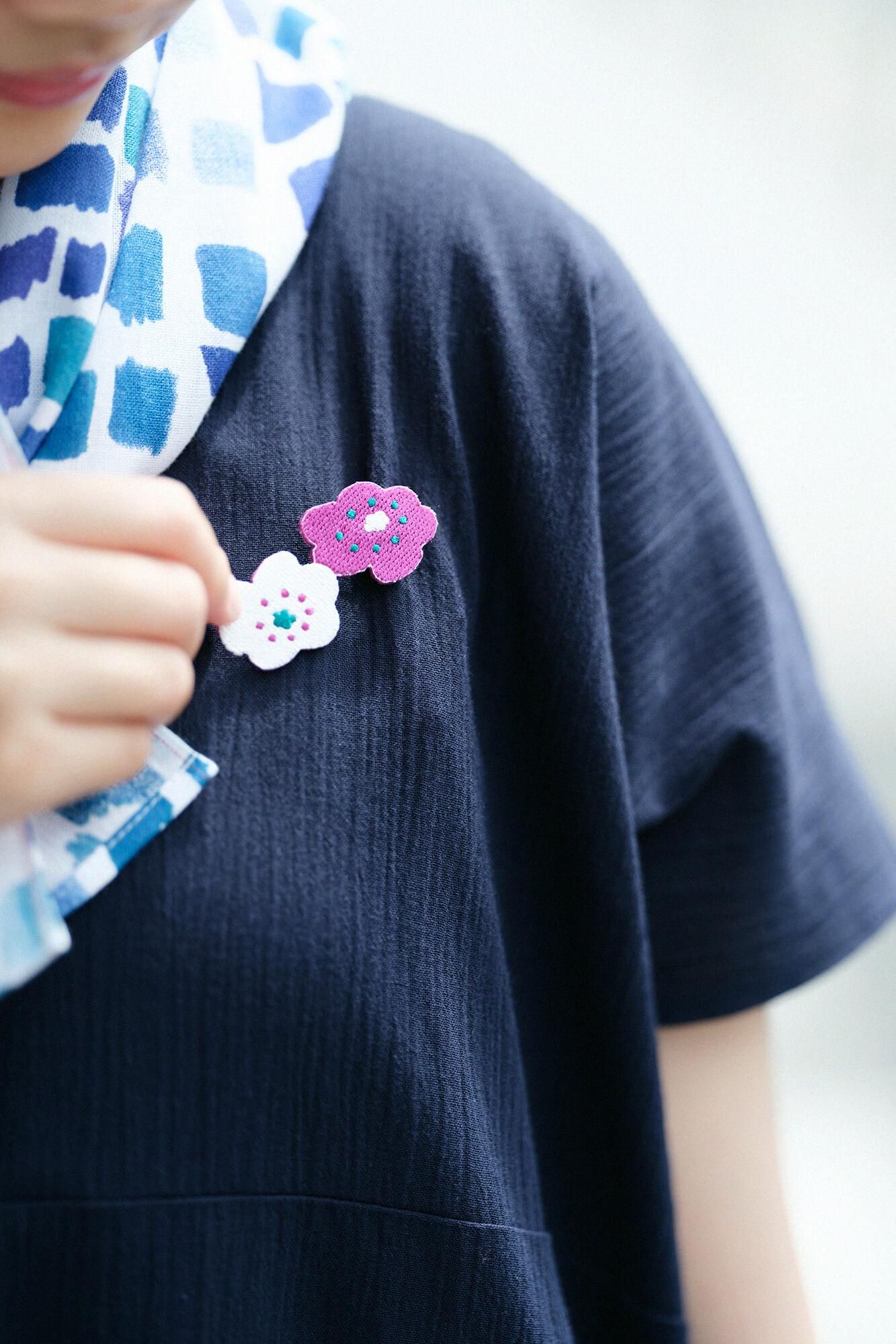 Embroidery Brooch / Smile Pink
