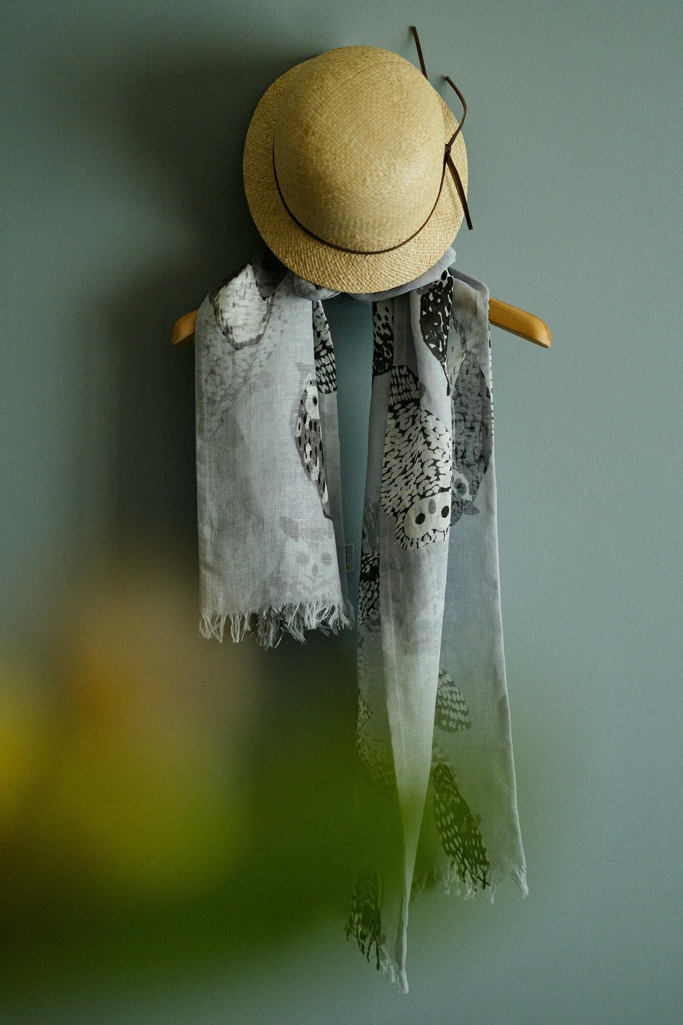 Cotton-linen Blend Ring-shaped Scarf / Owl