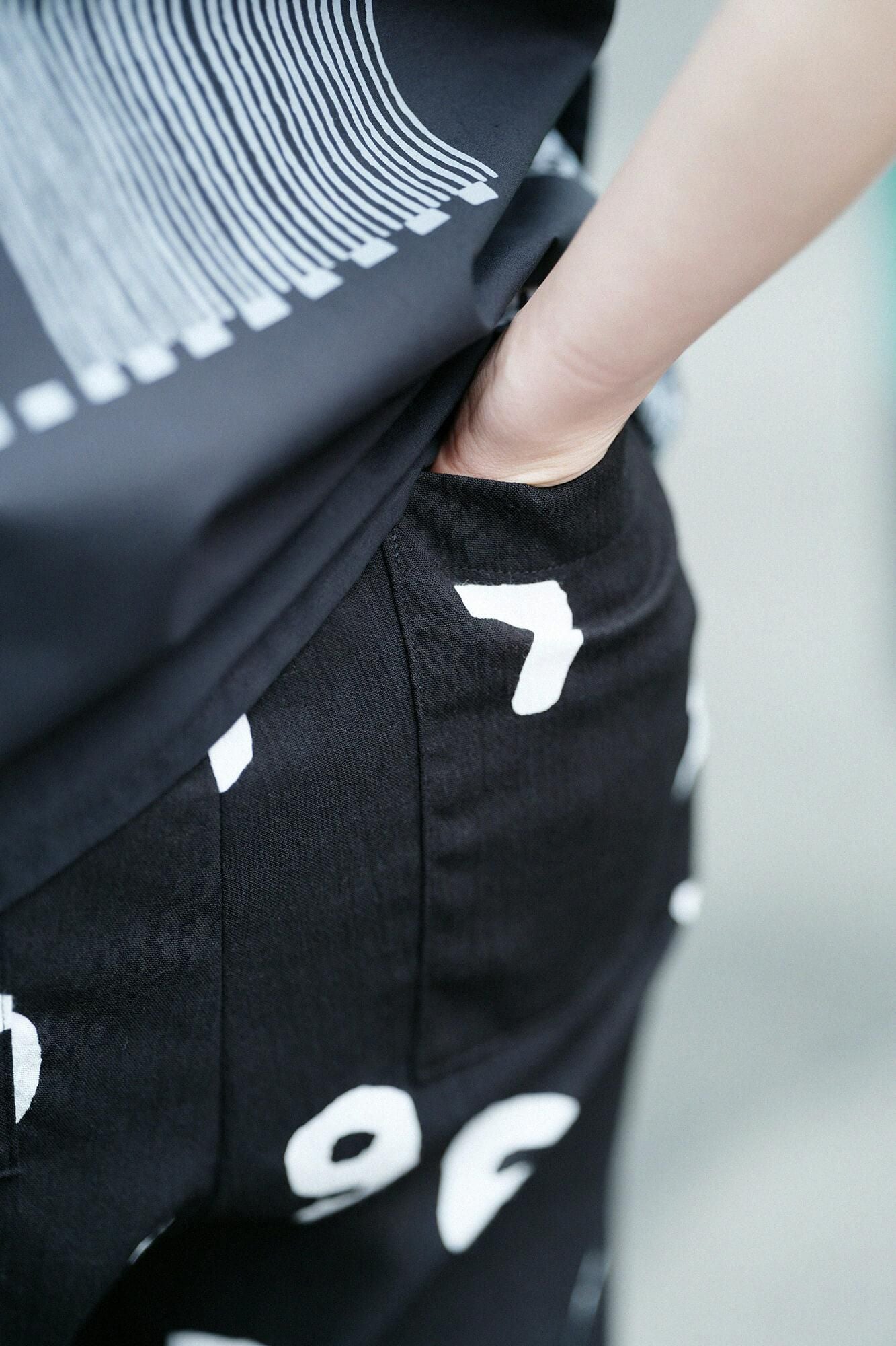 高島縮 20/20 イージーテーパードパンツ／SO-SU-U 濡羽色（ぬれ