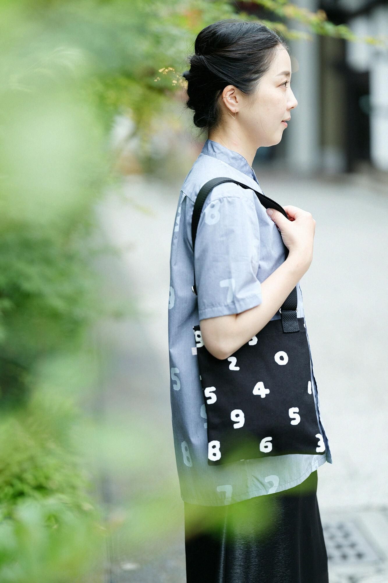 【net限定30%OFF】スタンドカラー半袖シャツ SP／SO-SU-U 紺鼠（こんねず）