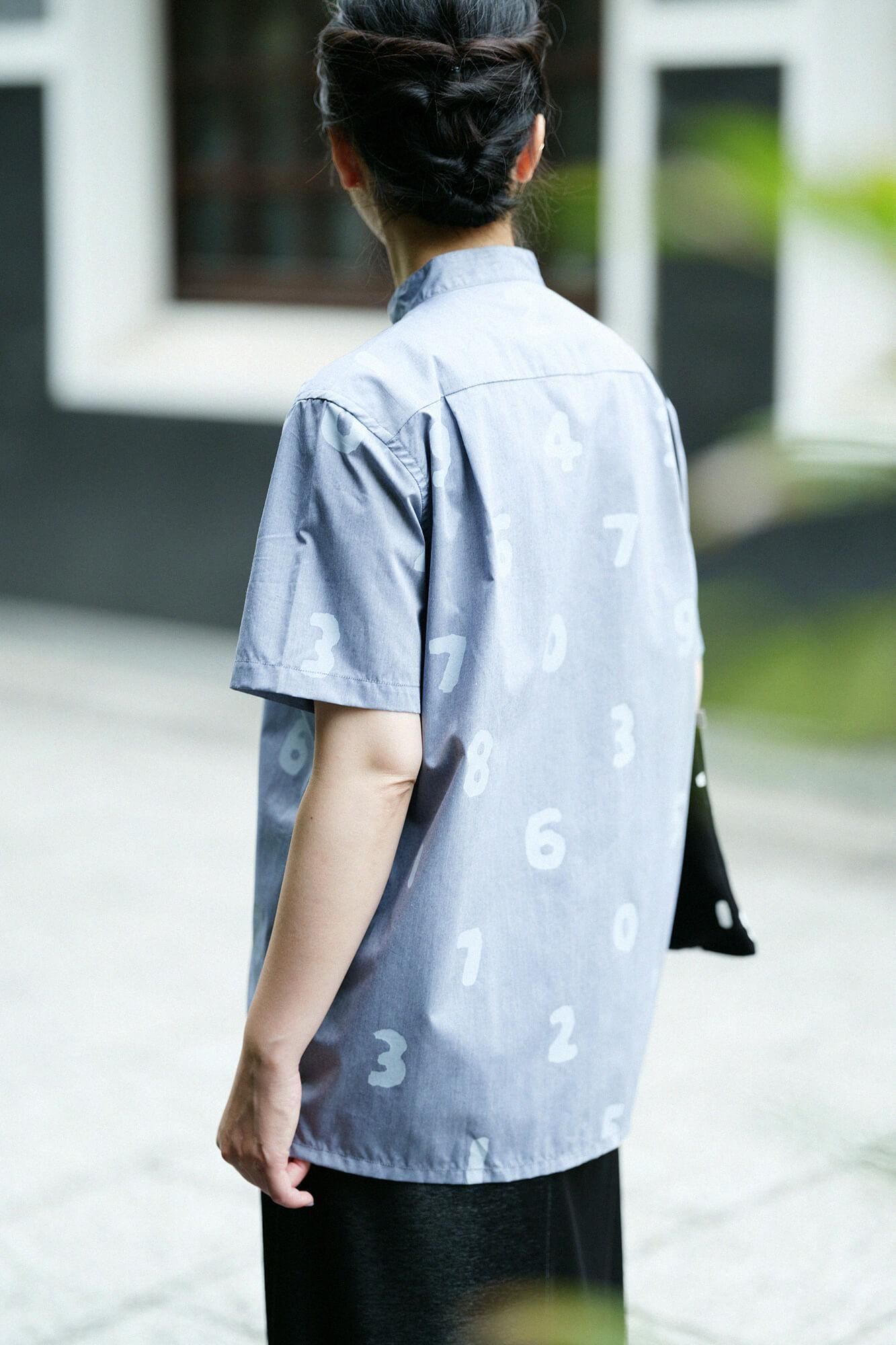 【net限定30%OFF】スタンドカラー半袖シャツ SP／SO-SU-U 紺鼠（こんねず）