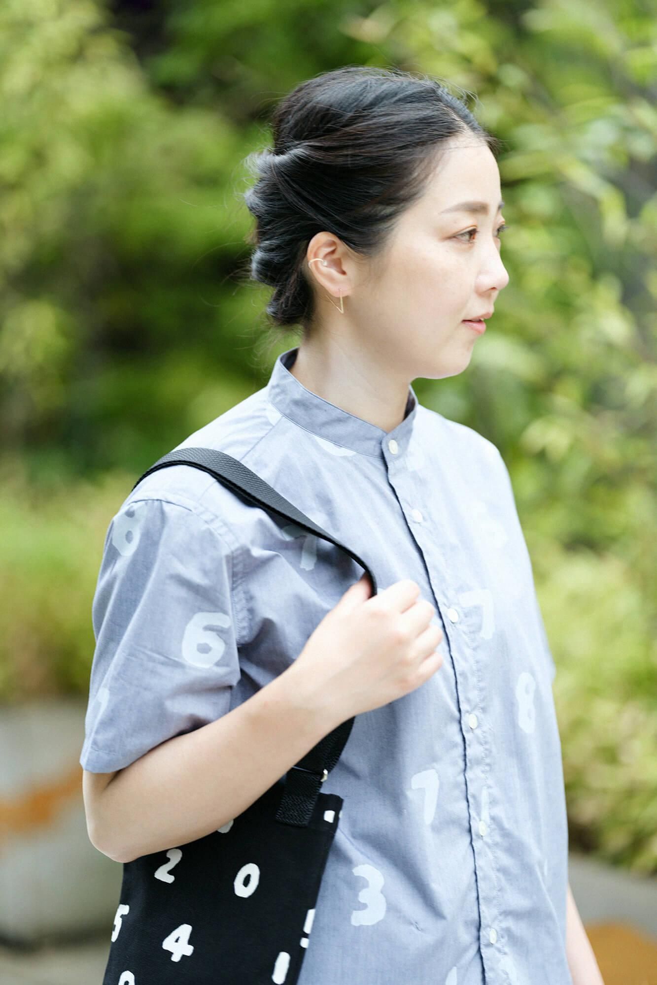 【net限定30%OFF】スタンドカラー半袖シャツ SP／SO-SU-U 紺鼠（こんねず）