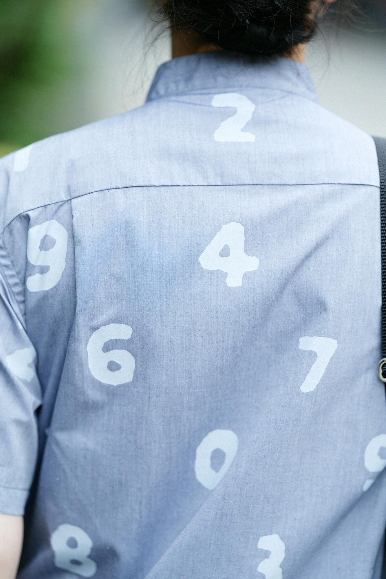 net限定30%OFF】スタンドカラー半袖シャツ SP／SO-SU-U 紺鼠（こんね