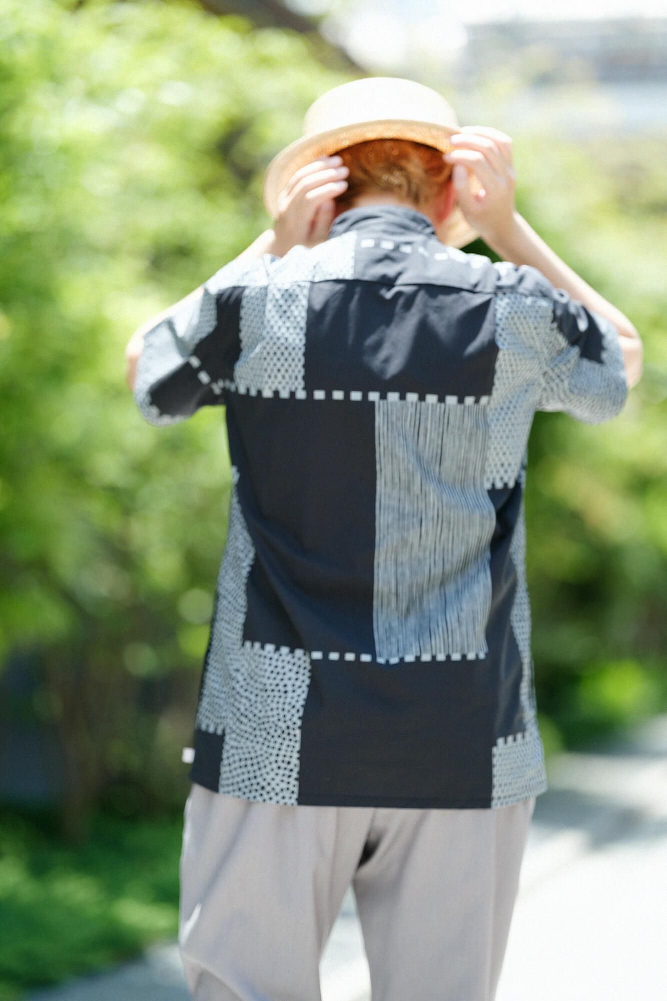 net限定30%OFF】スタンドカラー半袖シャツ SP／間ぬき（まぬき） 黒紺