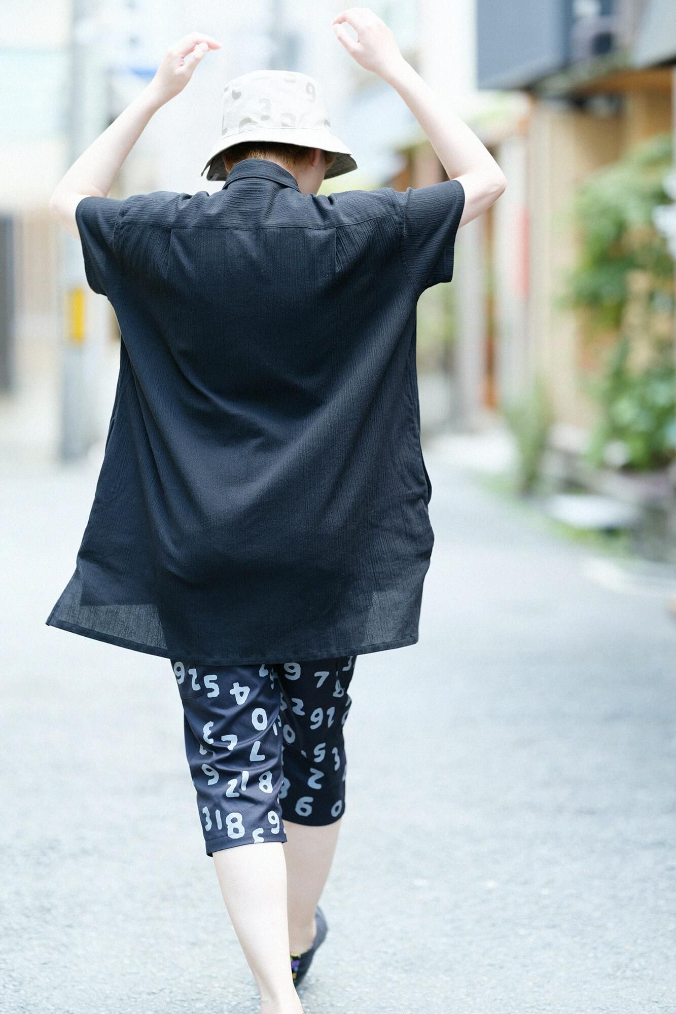 ソウソウ SOU・SOU 坂尾織物高島縮綿100%ゆったりワイド身幅 手書き風プリント貫頭衣プルオーバー♪made in Japan ソウソウ 風靡 GIBAO 七分袖 シャツ 日本製 坂尾織物 高島縮 M 黒系