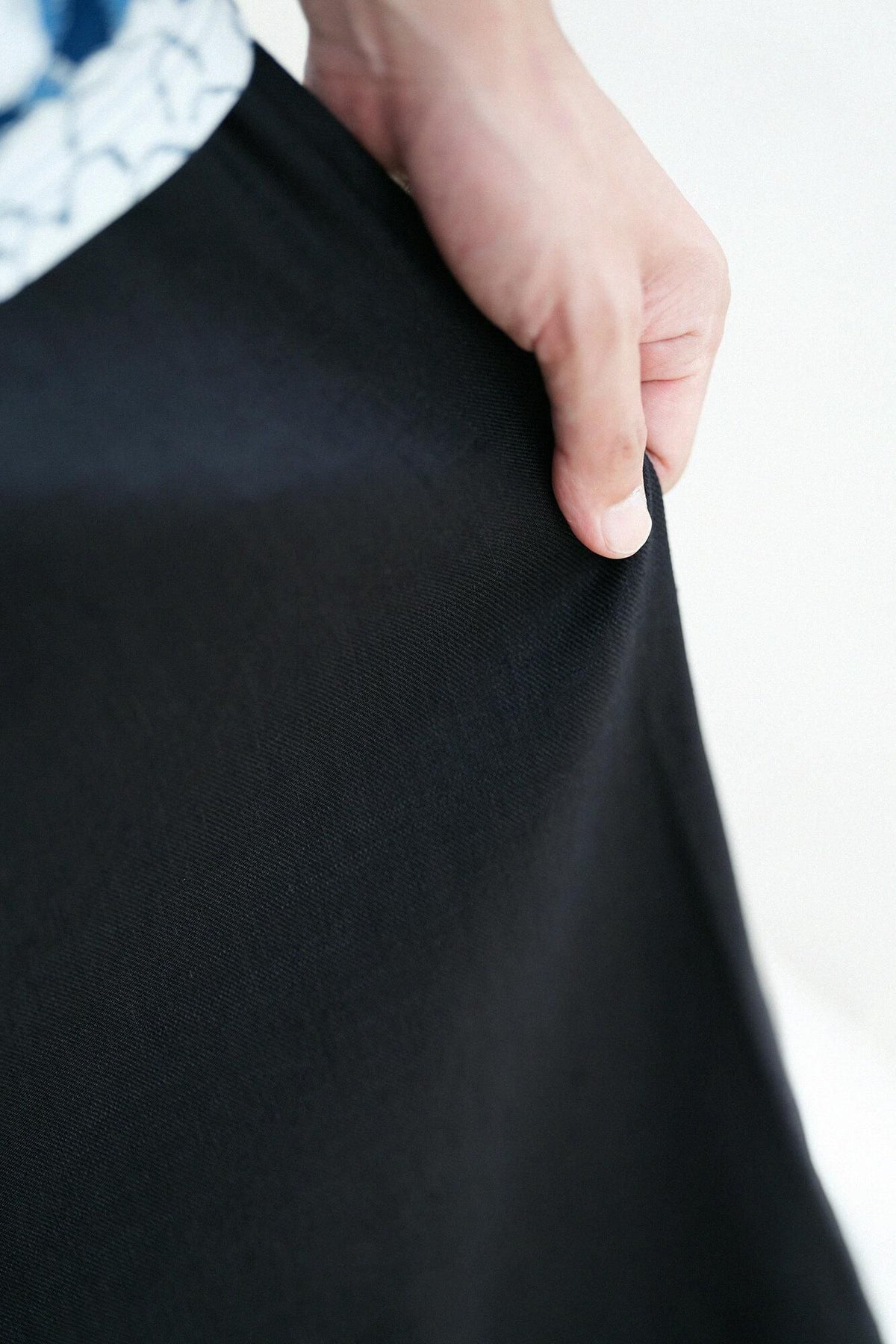 [Versand voraussichtlich um den 3. März herum] Leinen-Stretch-Denim in weitem Schnitt, Monpe, sanfte/nasse Farbe