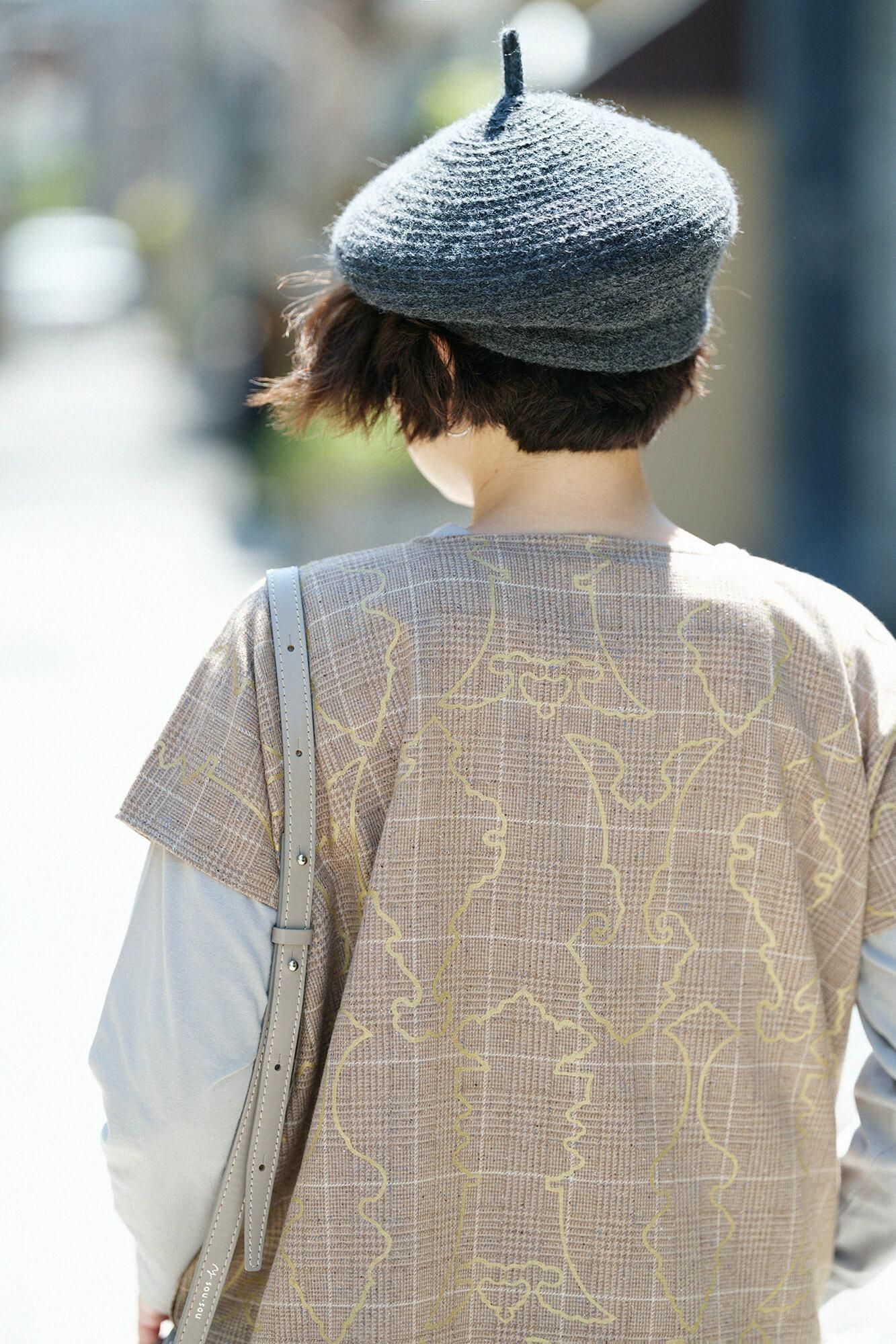 [仅在网络上提供] 千鸟格编织、方形服装/装饰金属配件、柴犬染色打结石南花