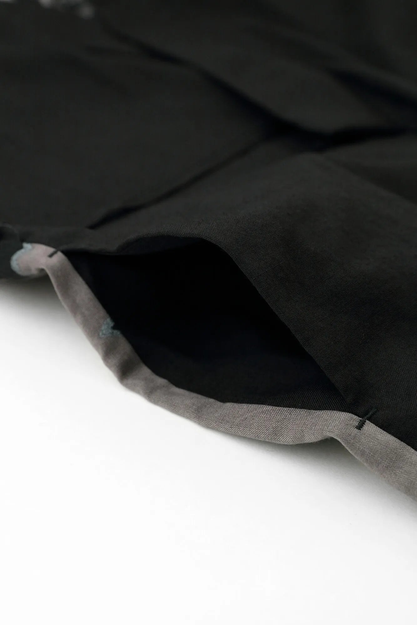 【net Limited】Muslin Wool Square Sleeve Fubi Cardigan Bi-color / Black×Decorative Metal Fittings 