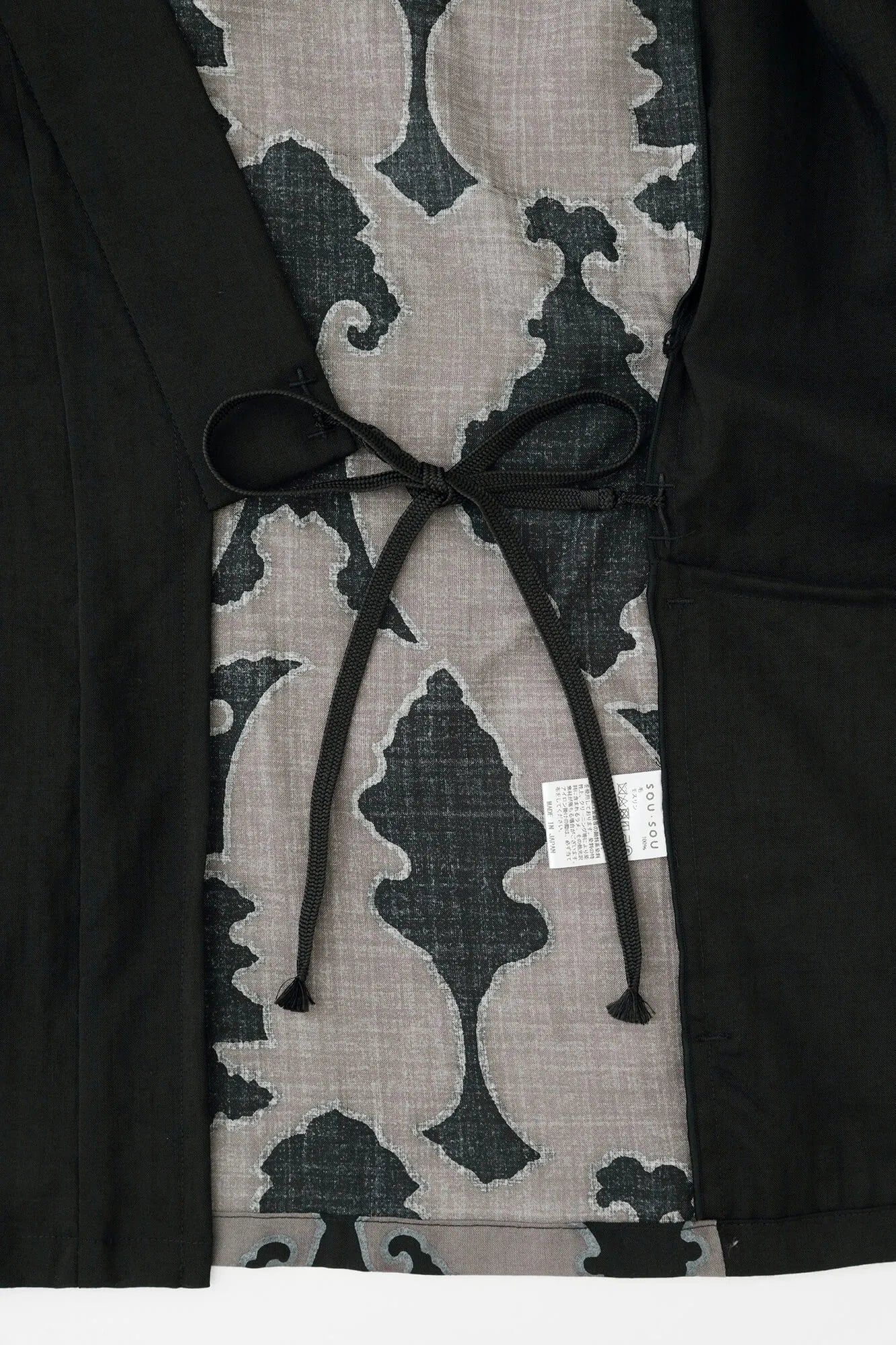 【net Limited】Muslin Wool Square Sleeve Fubi Cardigan Bi-color / Black×Decorative Metal Fittings 