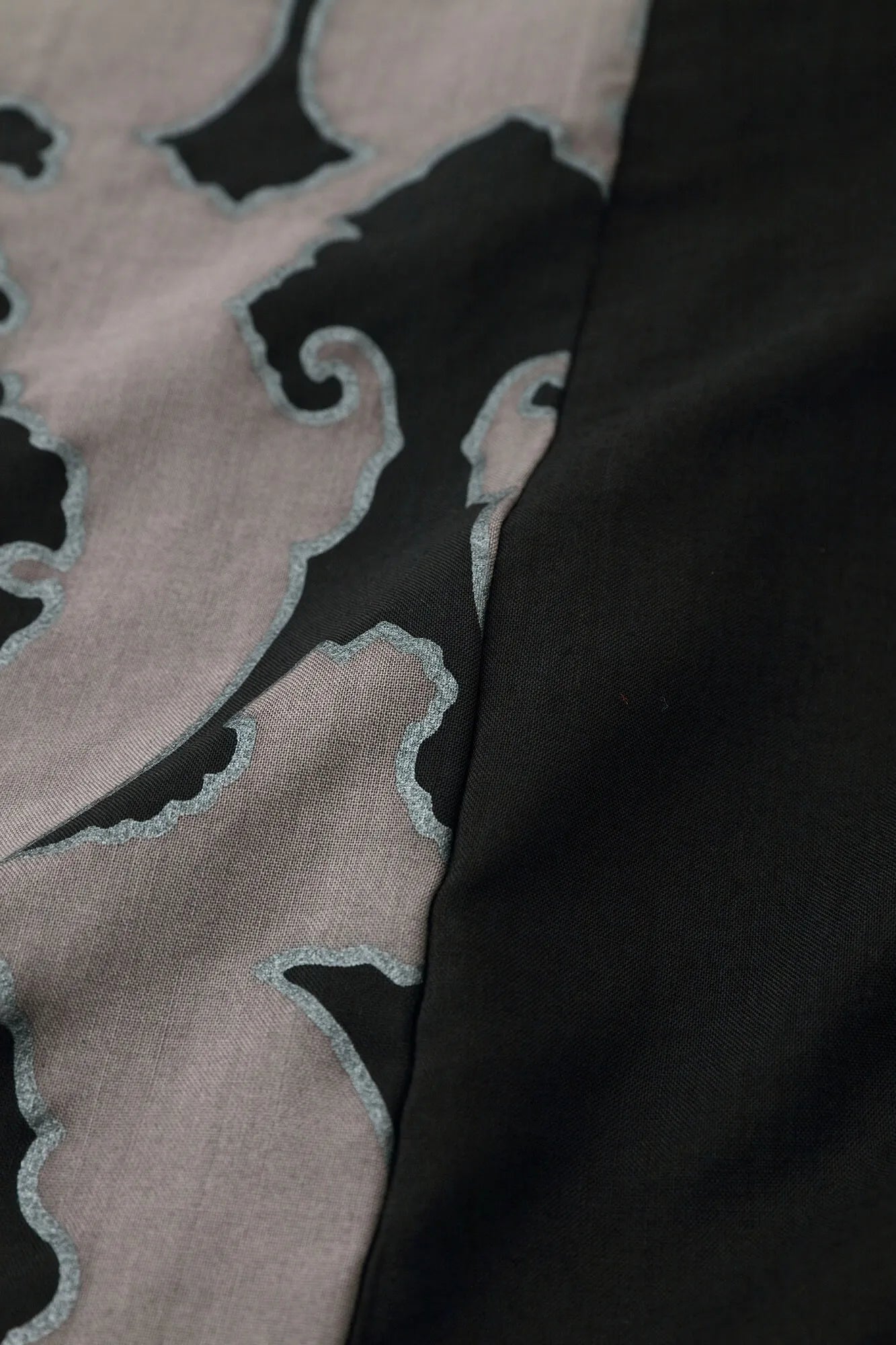 【net Limited】Muslin Wool Square Sleeve Fubi Cardigan Bi-color / Black×Decorative Metal Fittings 