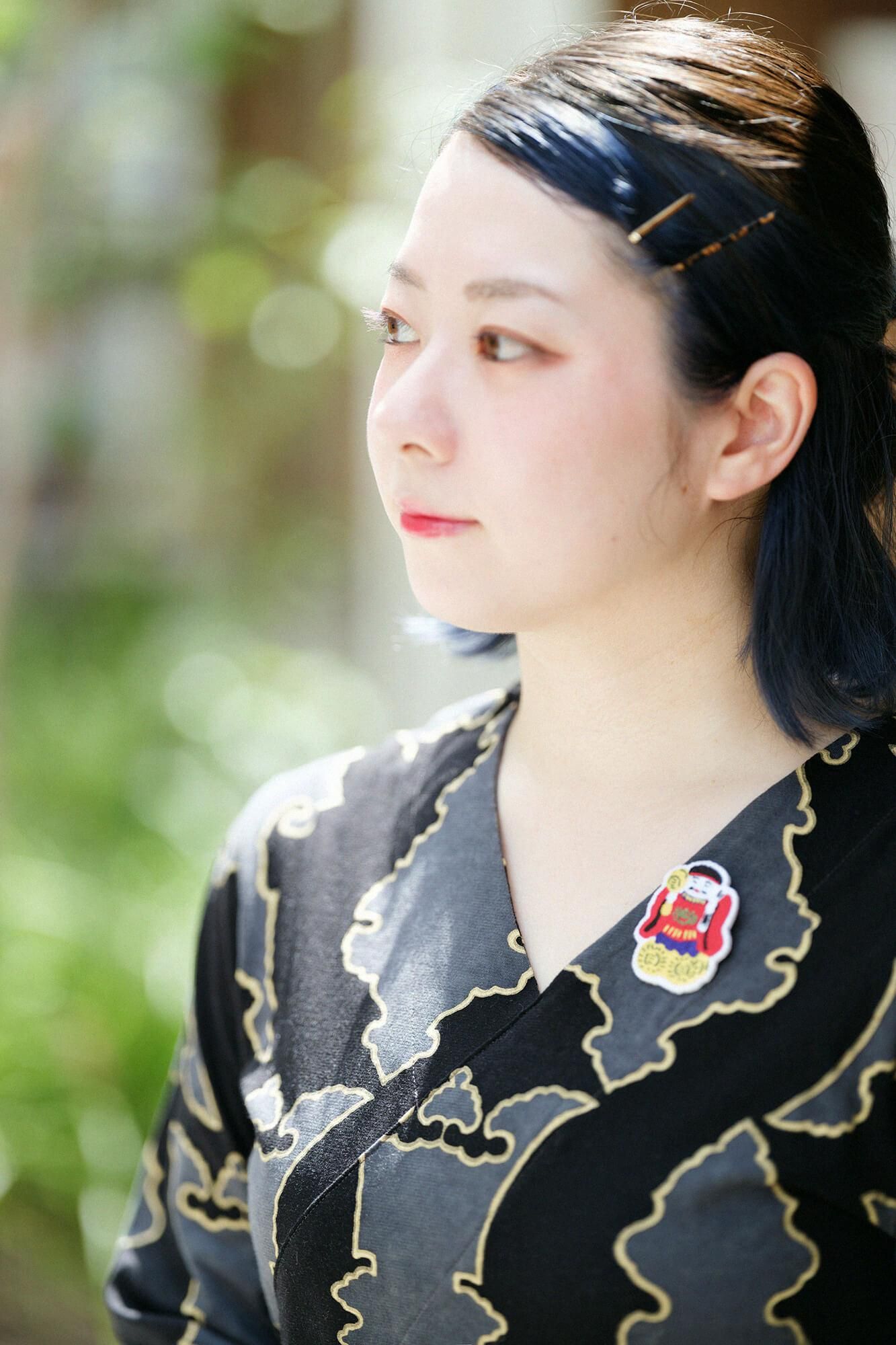 V領上衣 長袖／裝飾金具