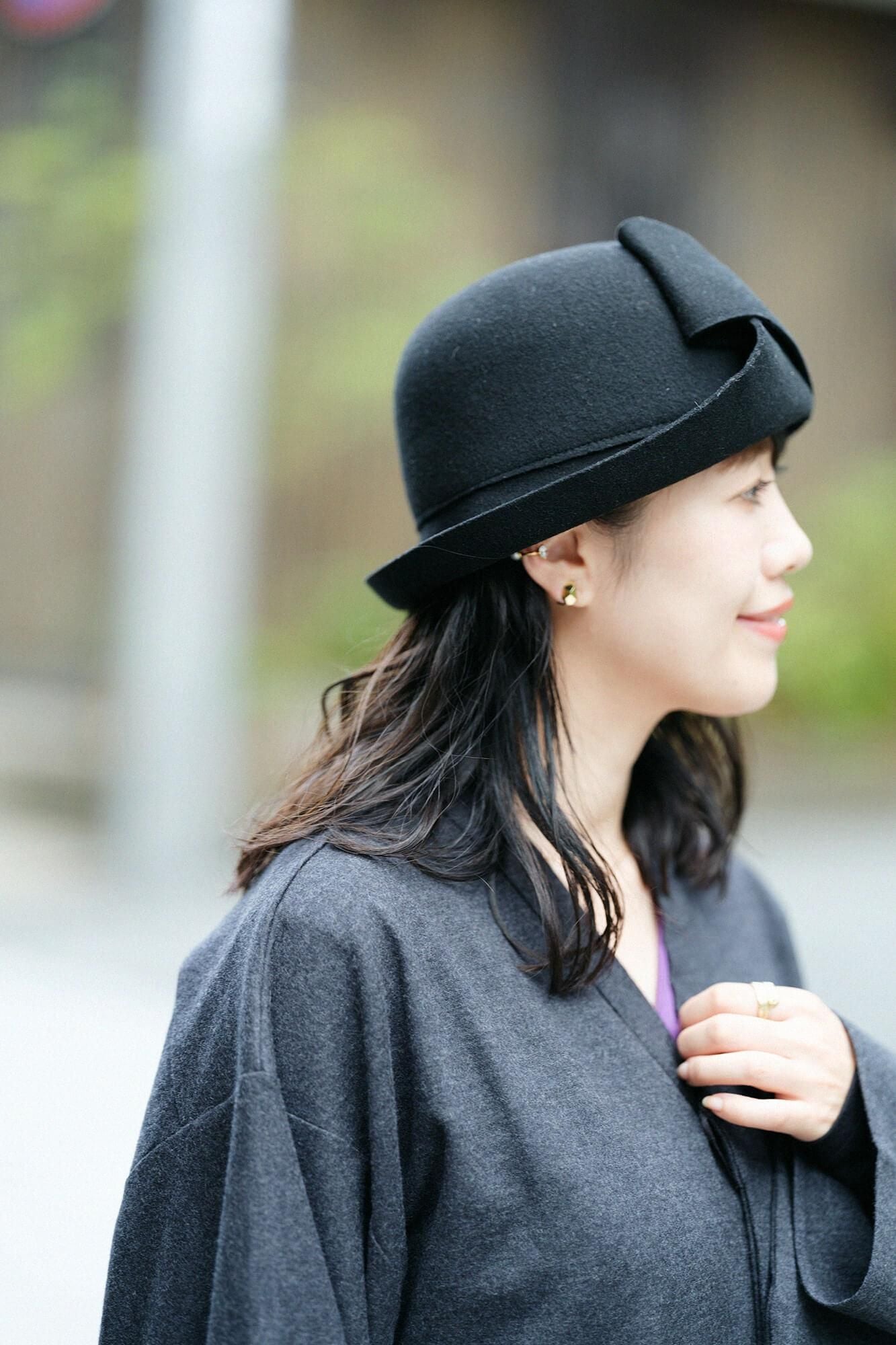 梳毛 針織圓弧袖襯衫 細領 短版／灰墨色